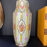 Vase en céramique à rayures fleuri