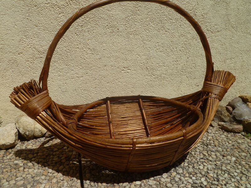 Basket rattan old vintage