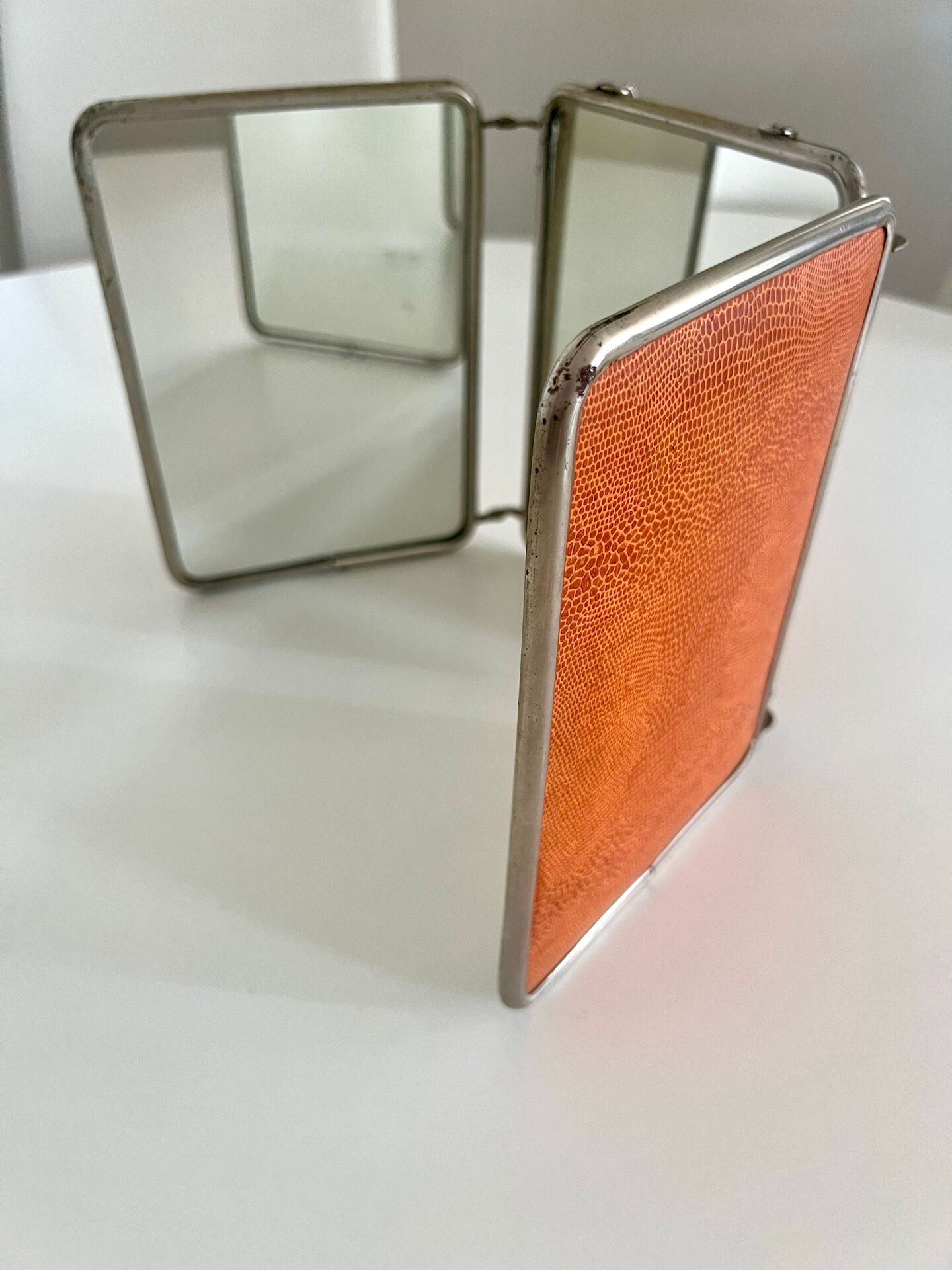 Antique Art Deco triptych barber mirror from the 1920s/30s – leather covering o