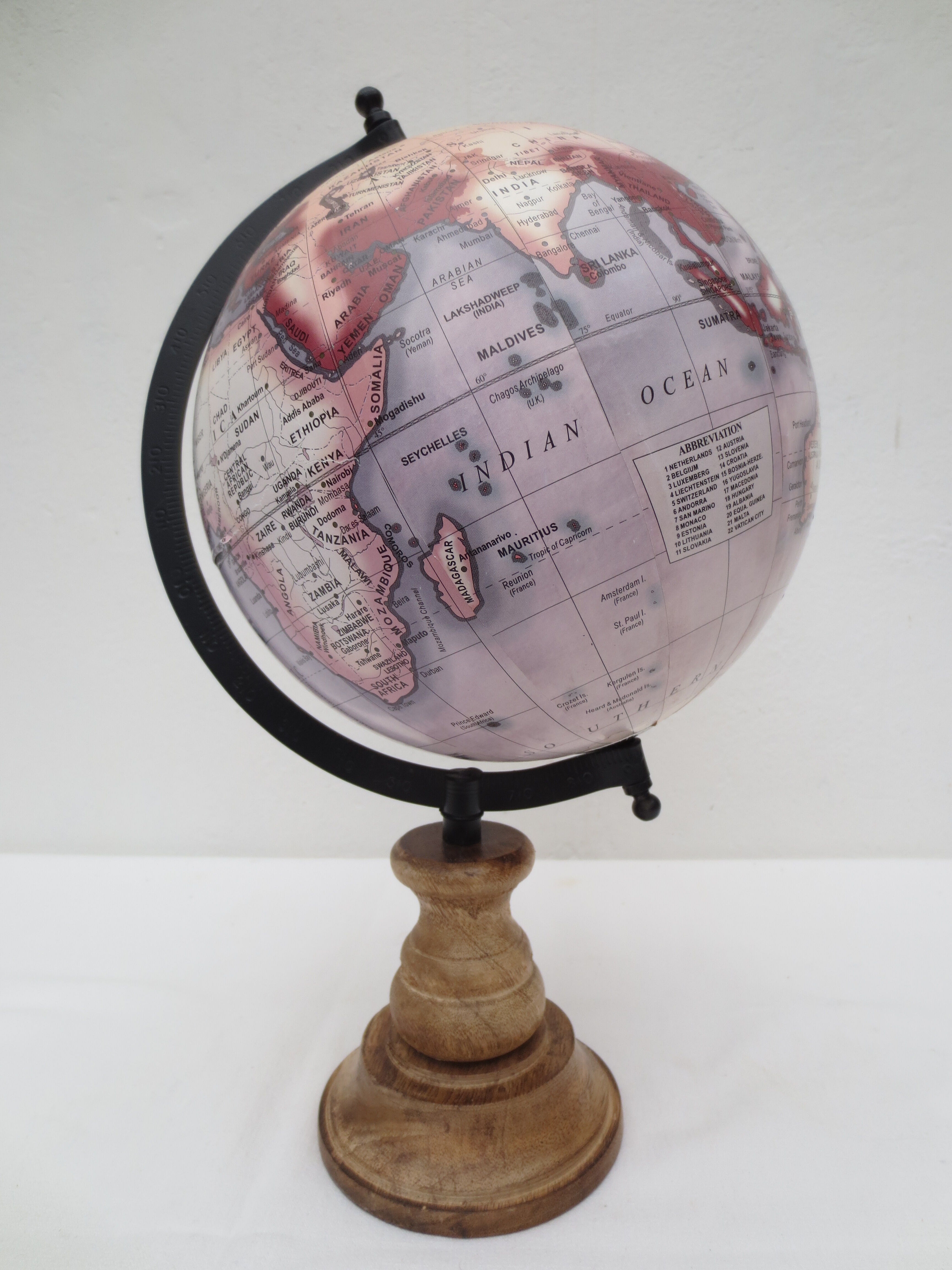 adorable little wooden foot world map