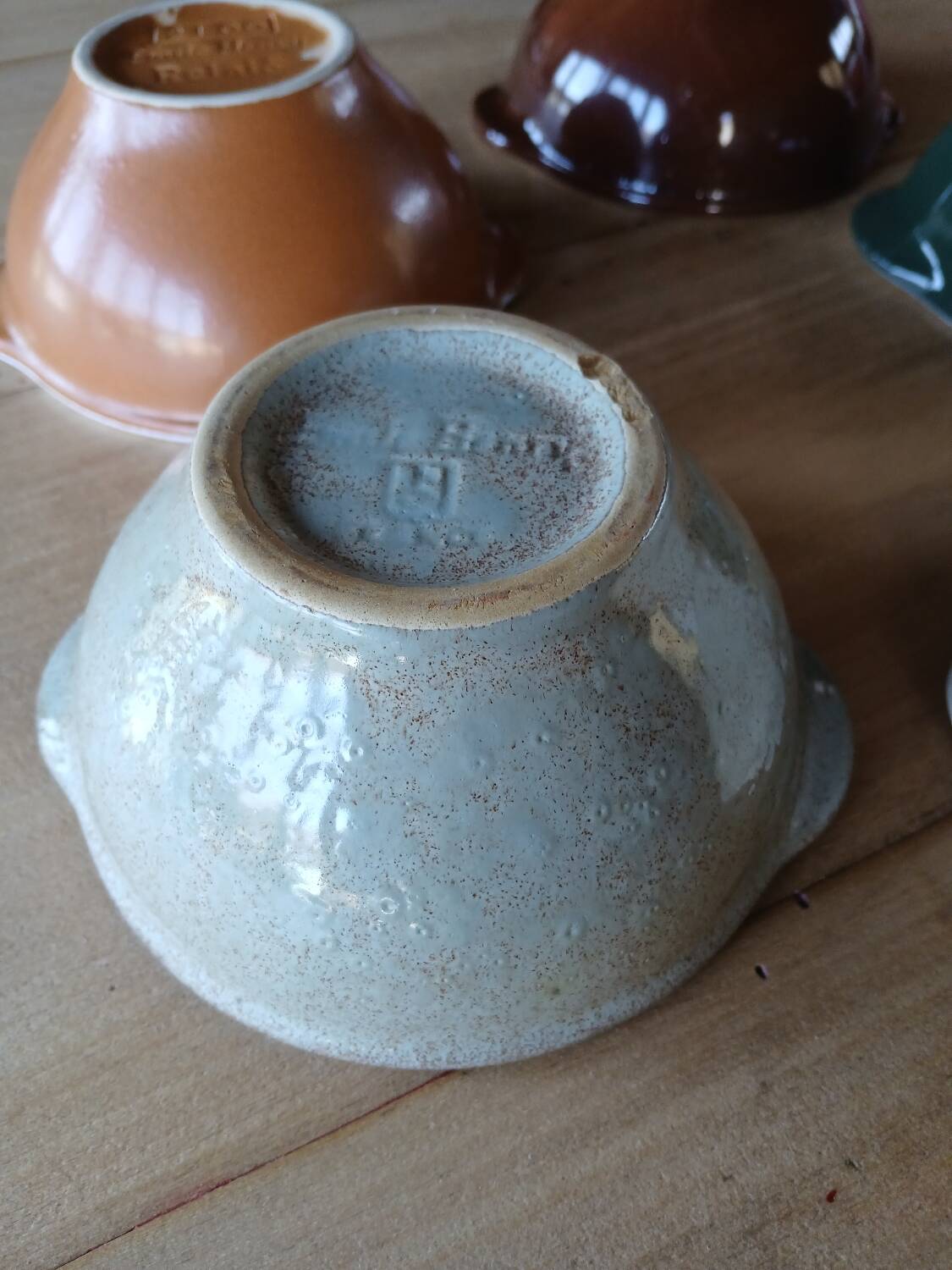 5 old Émile Henry bowls