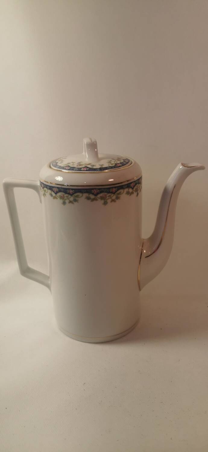 Very beautiful Limoges Porcelain Tea or COFFEE Service 18 pieces