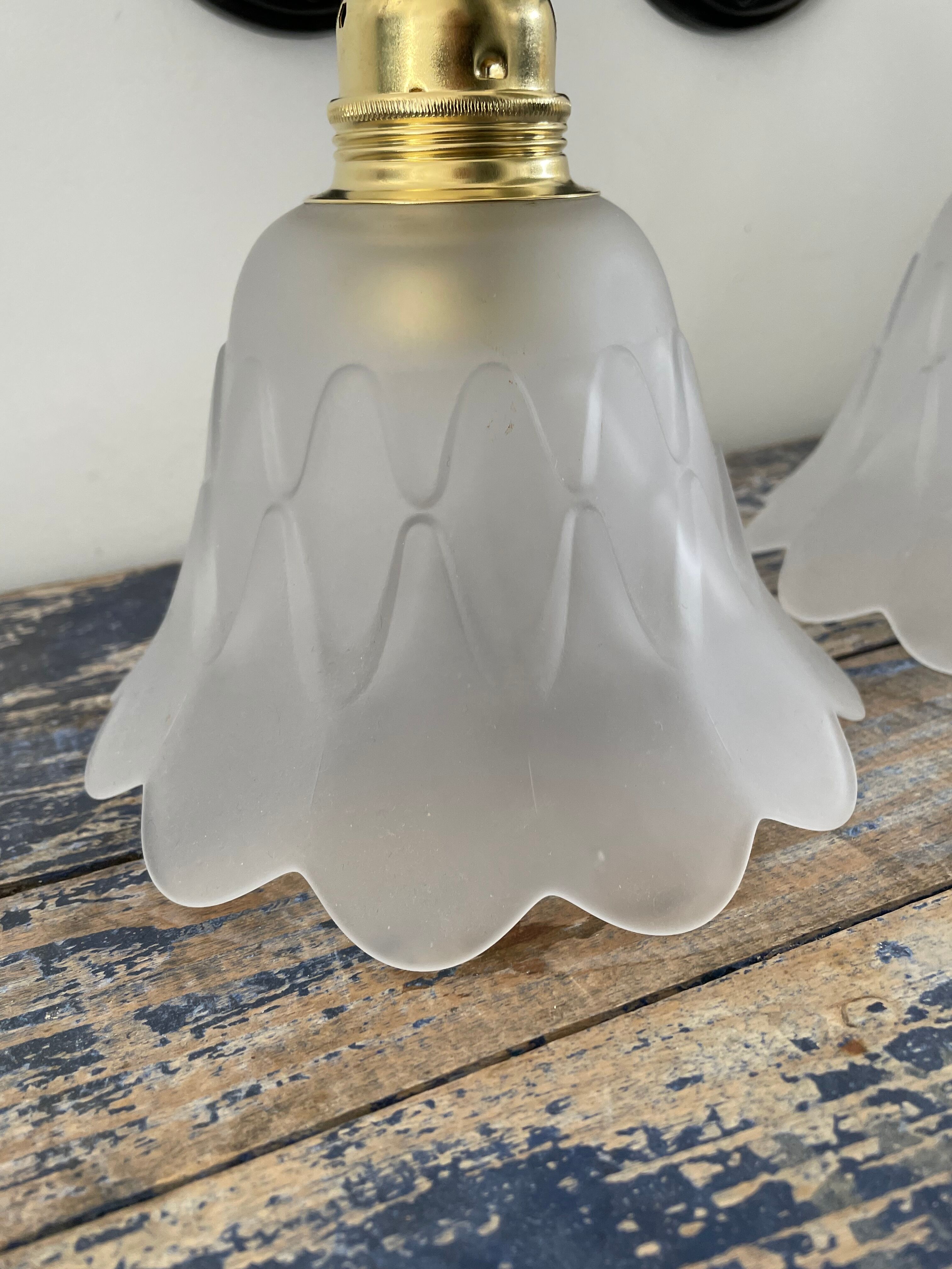 Pair of Art Deco wall lights in glass and ceramic