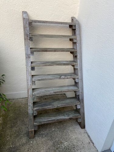 Escalier d’atelier en bois brut vintage
