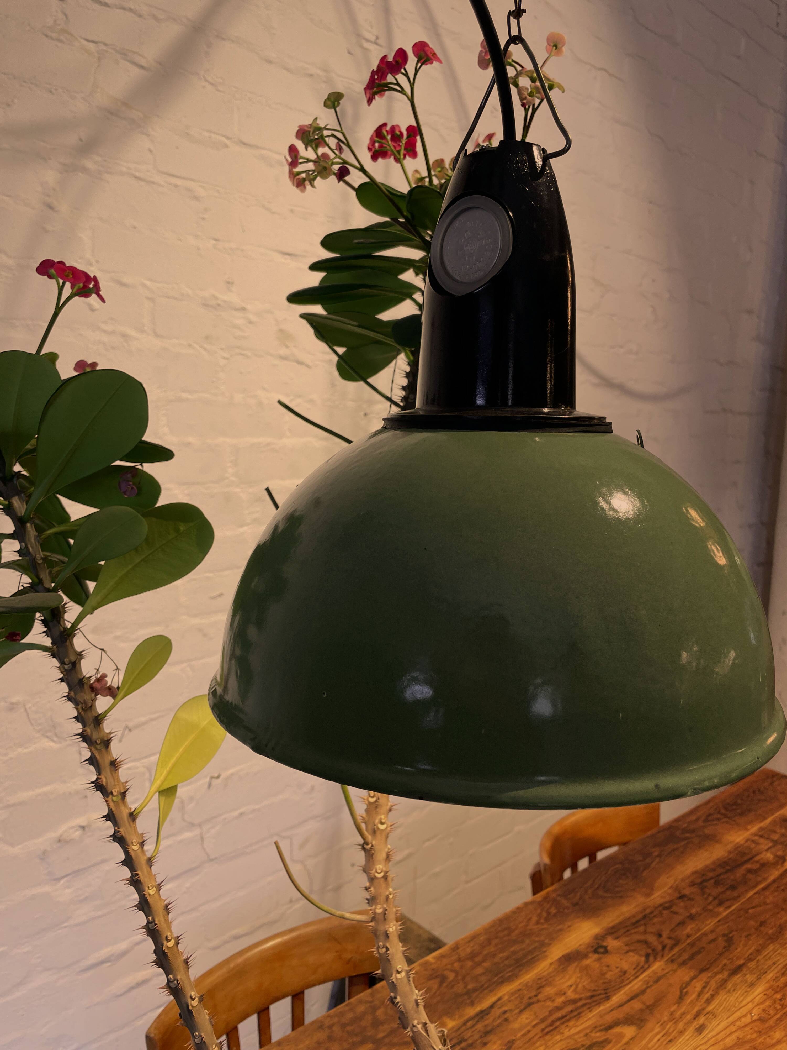 „Anja“ Ukrainische Emailleleuchte grün