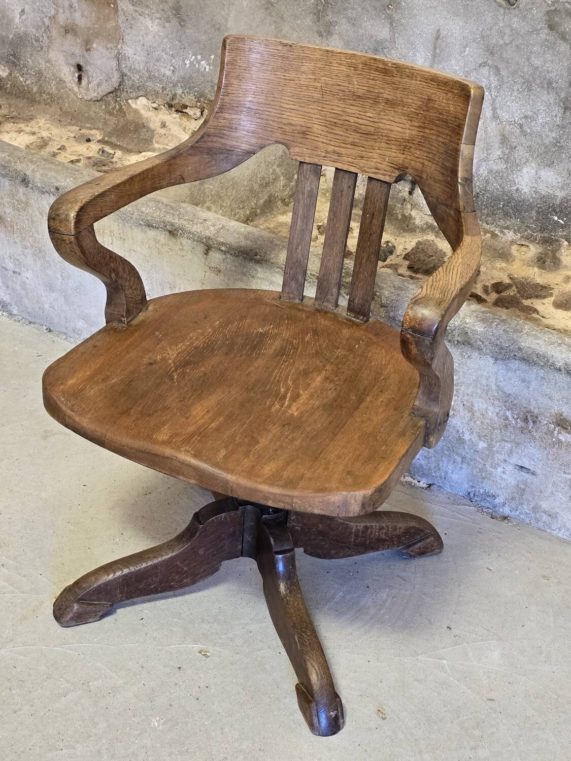 English American office armchair circa 1900 in oak