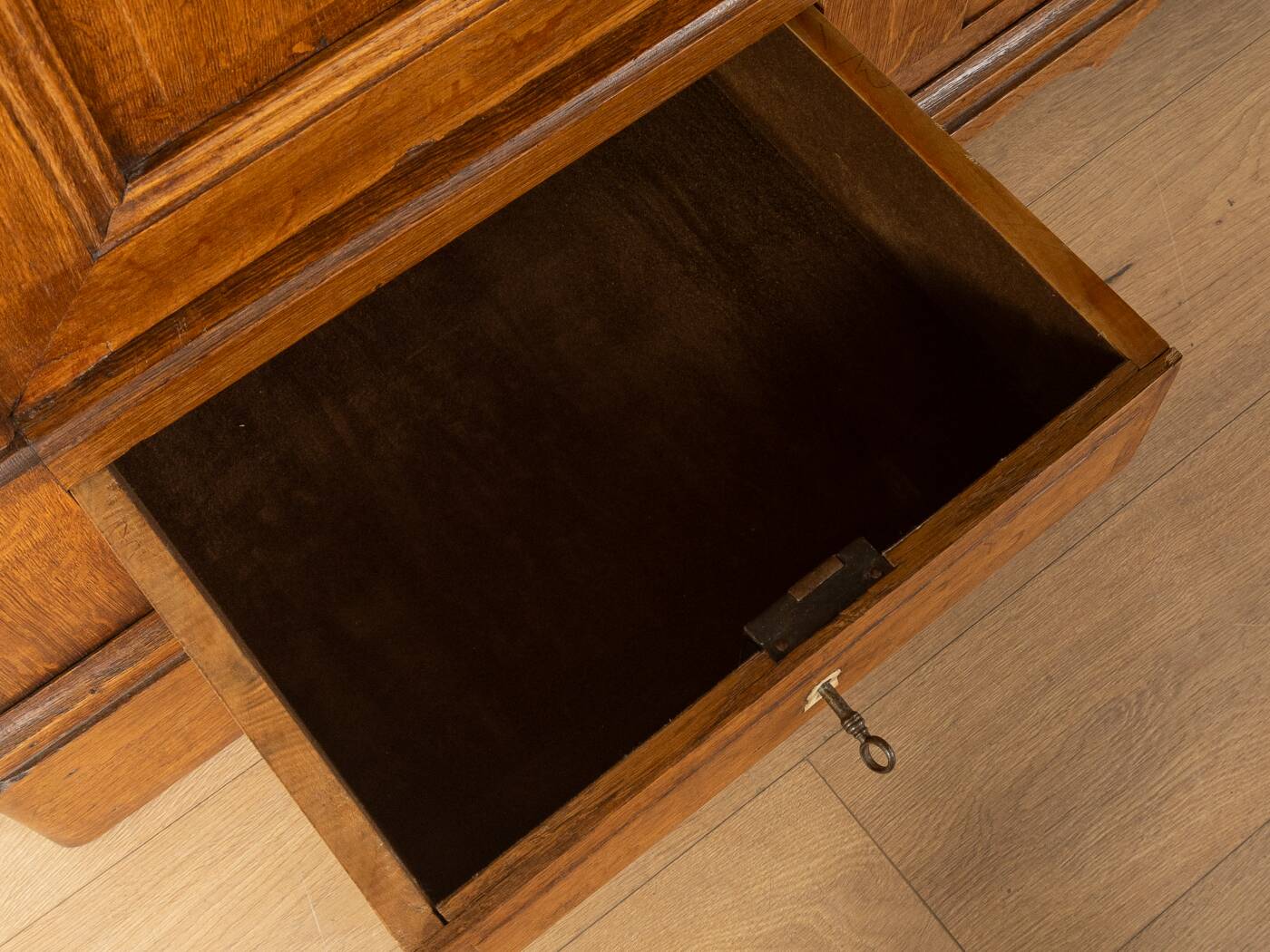 Armoire antique classique en chêne, avant 1900