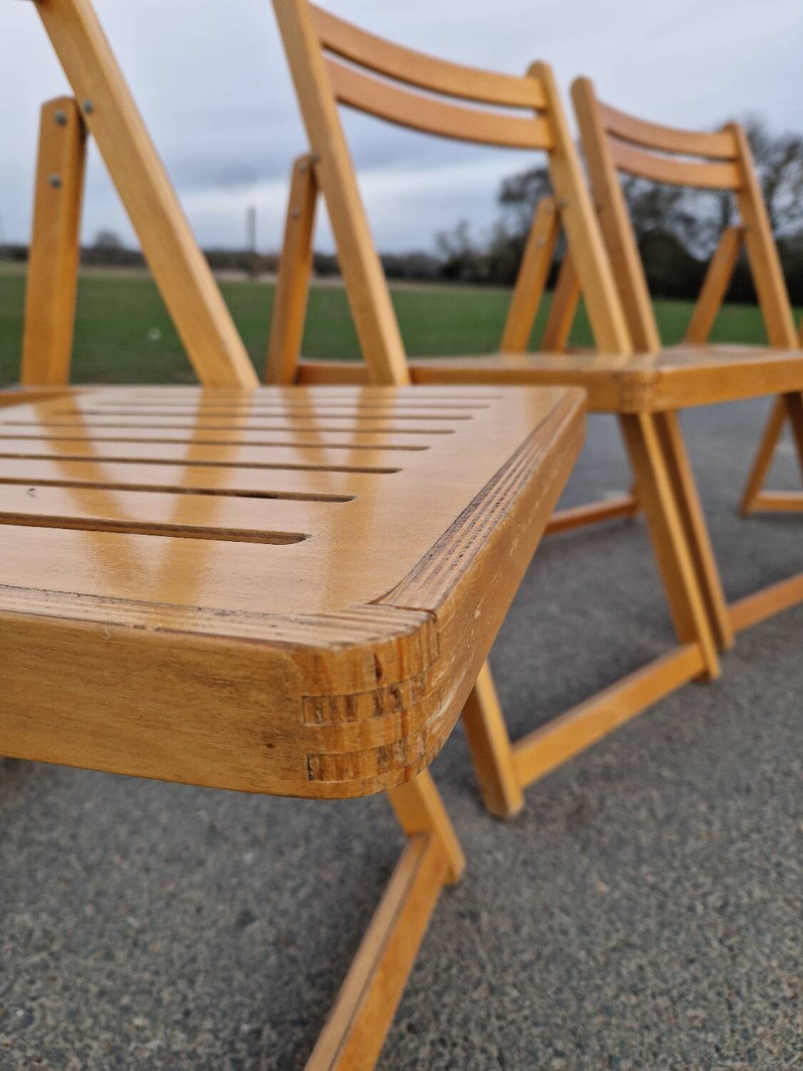 Set of 4 Folding Chairs in Wood and Plywood