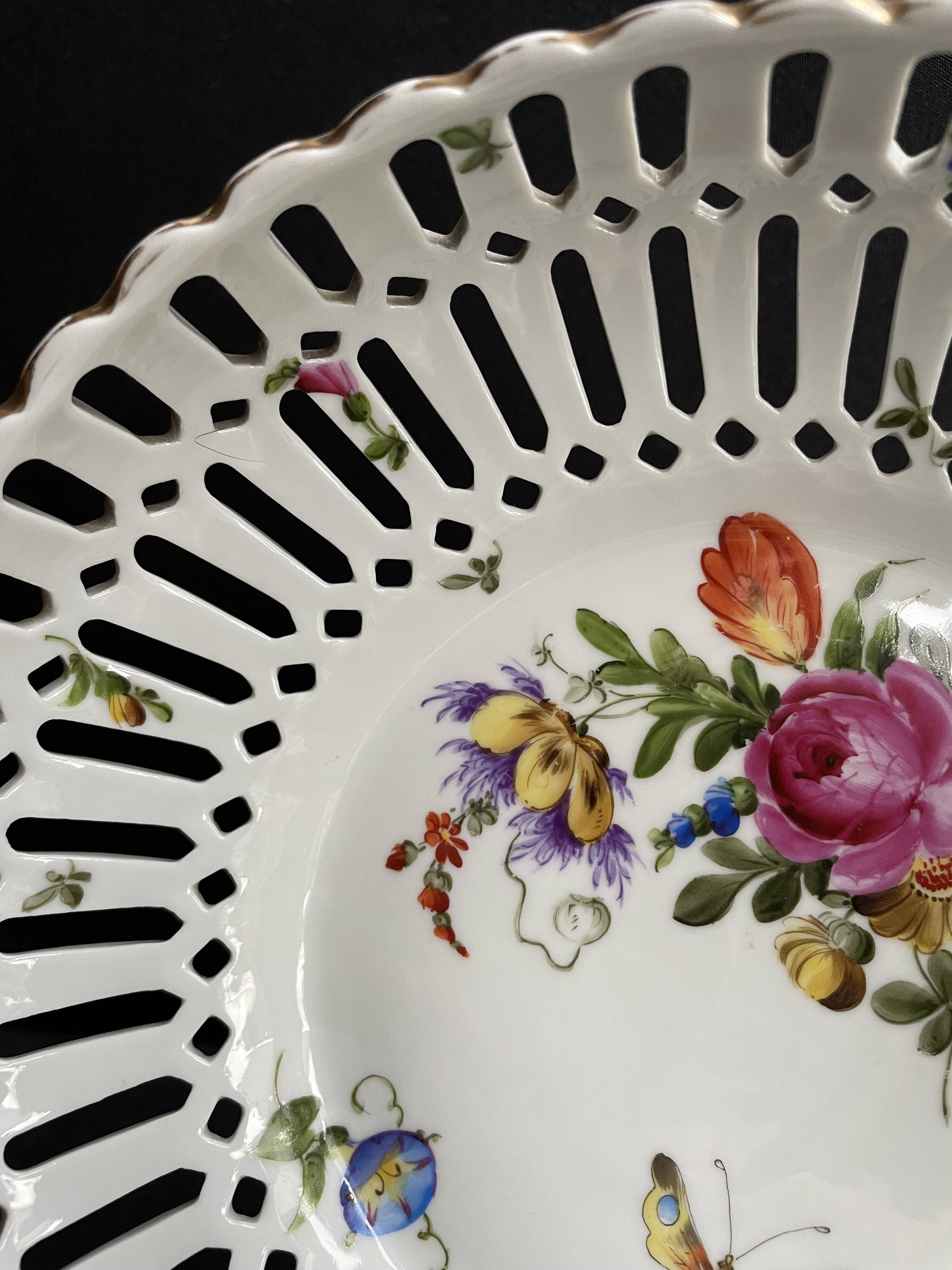 Openwork porcelain bowl with hand decoration – Von Schierholz manufactory in Plaue