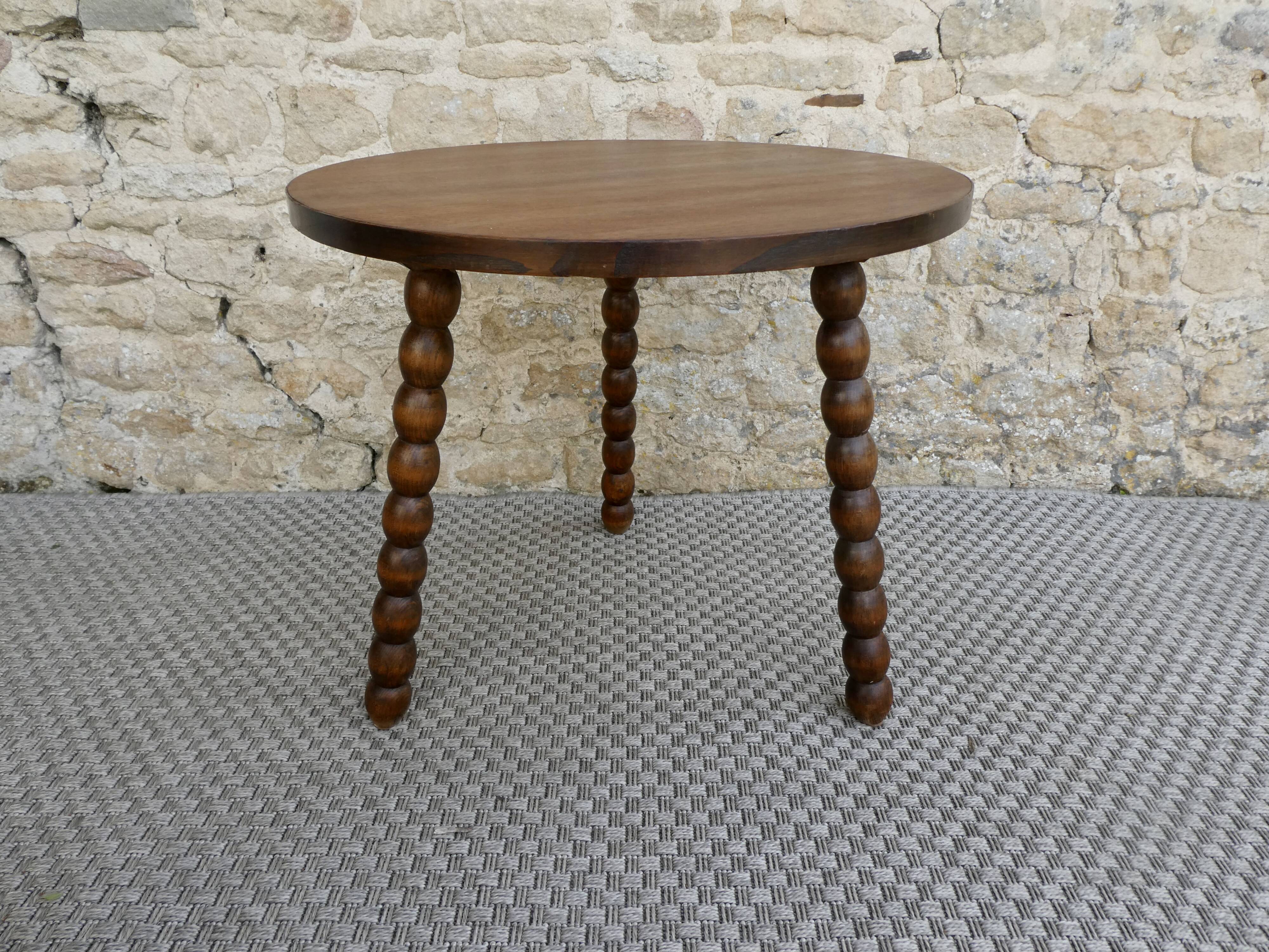 Tripod gueridon with turned wooden legs