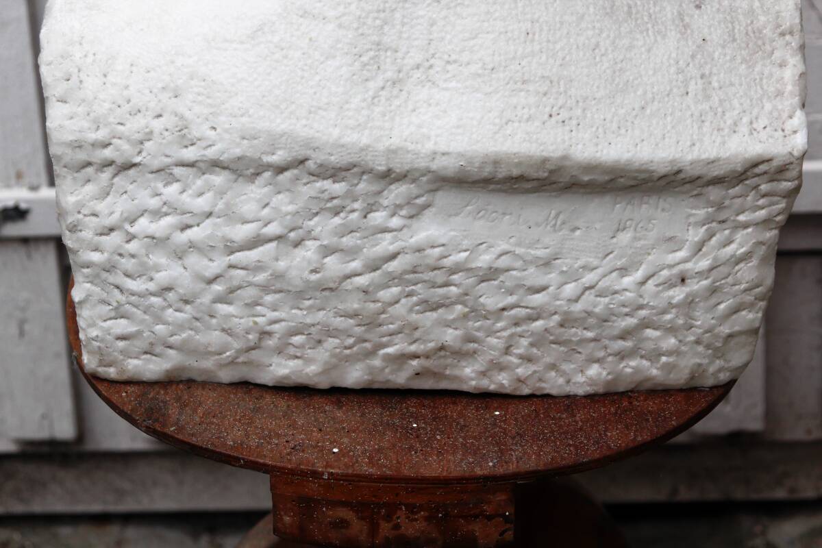 Important white marble bust, signed Léoni, 19th century