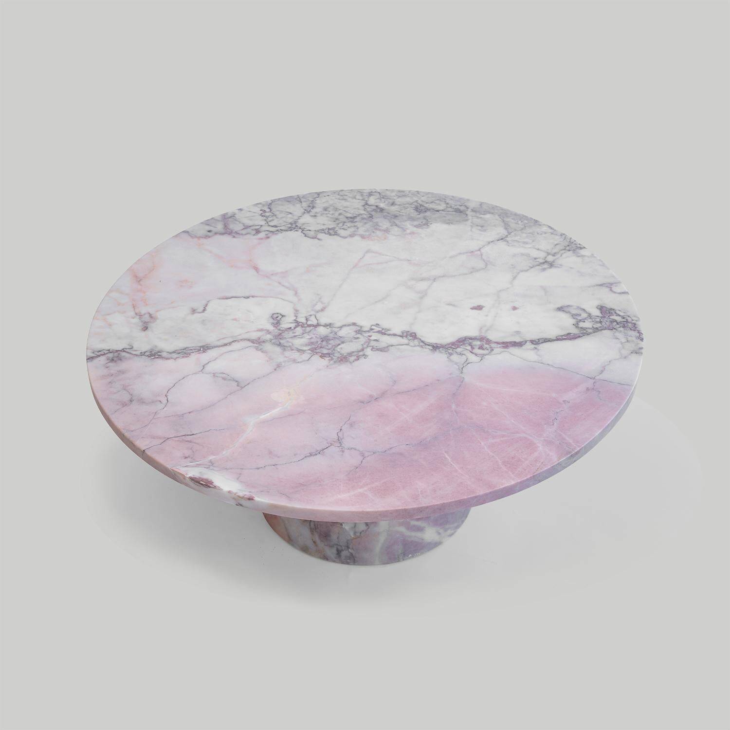 Table basse en cône de marbre rose  unique en son genre