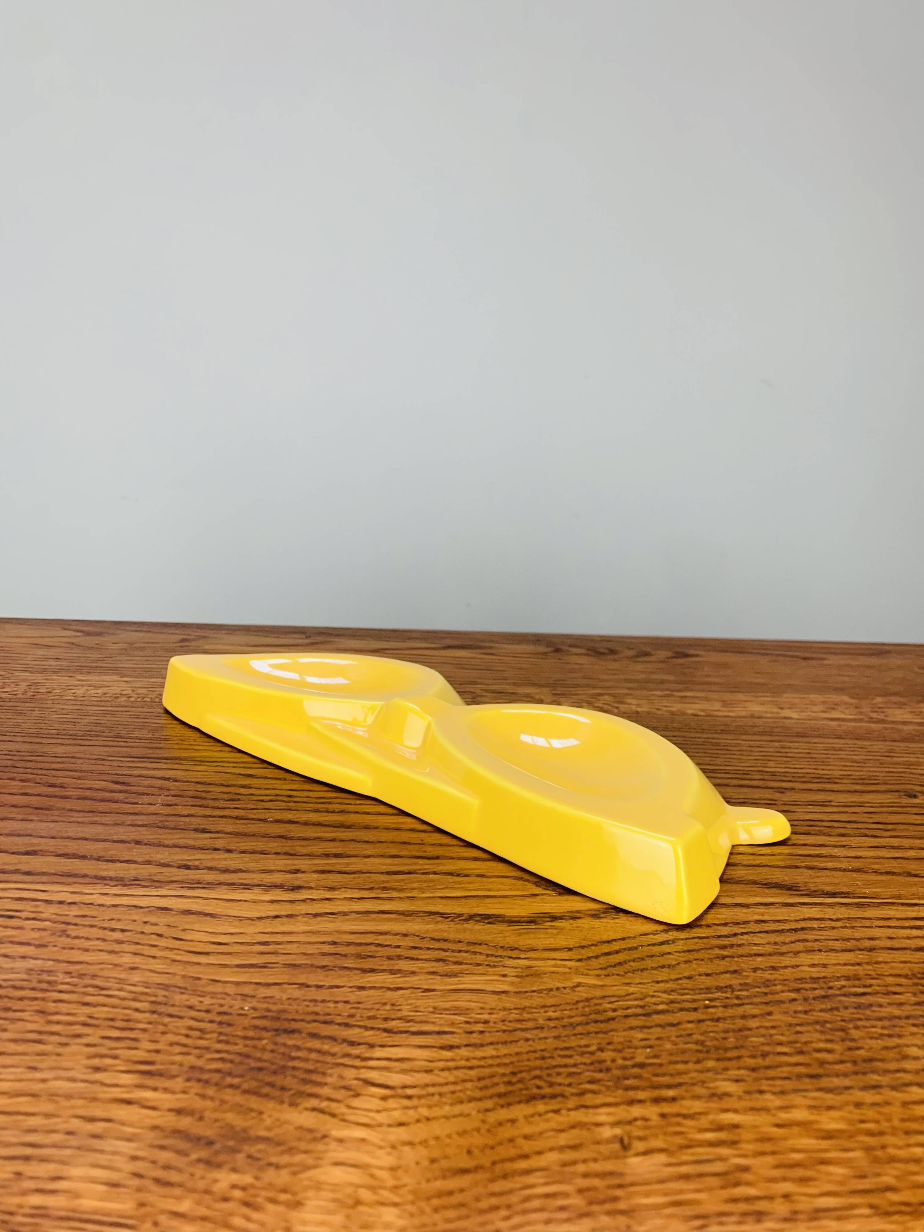 Vintage yellow ceramic glasses emptier