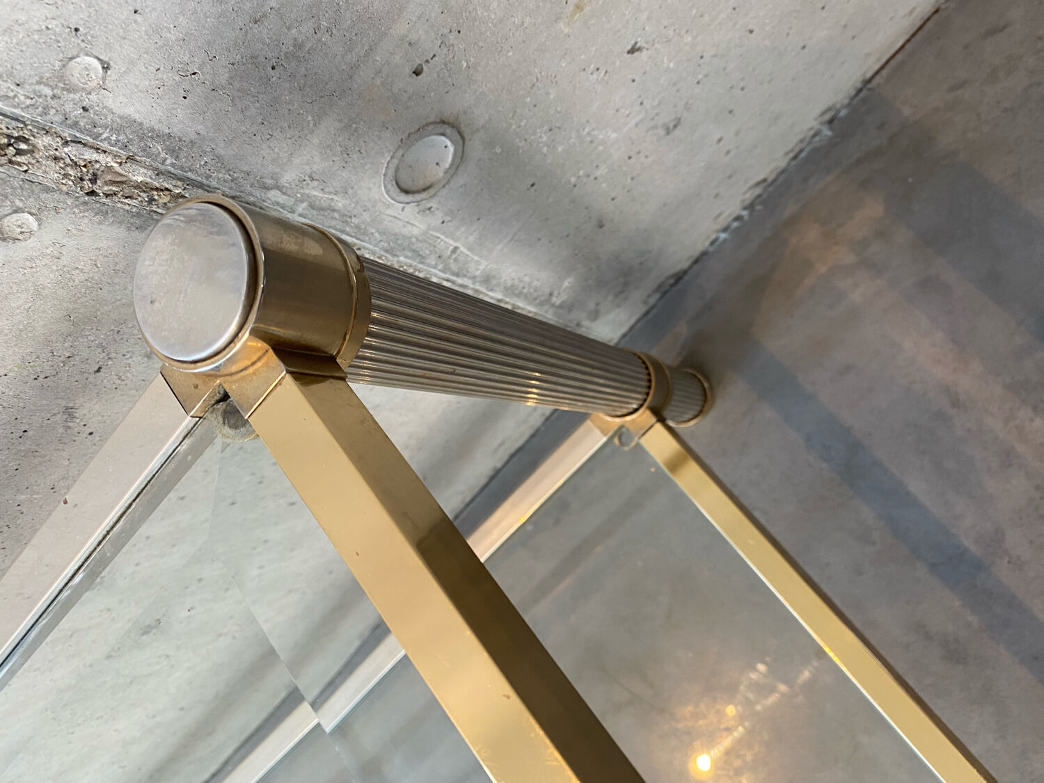 Table basse double plateau laiton et verre