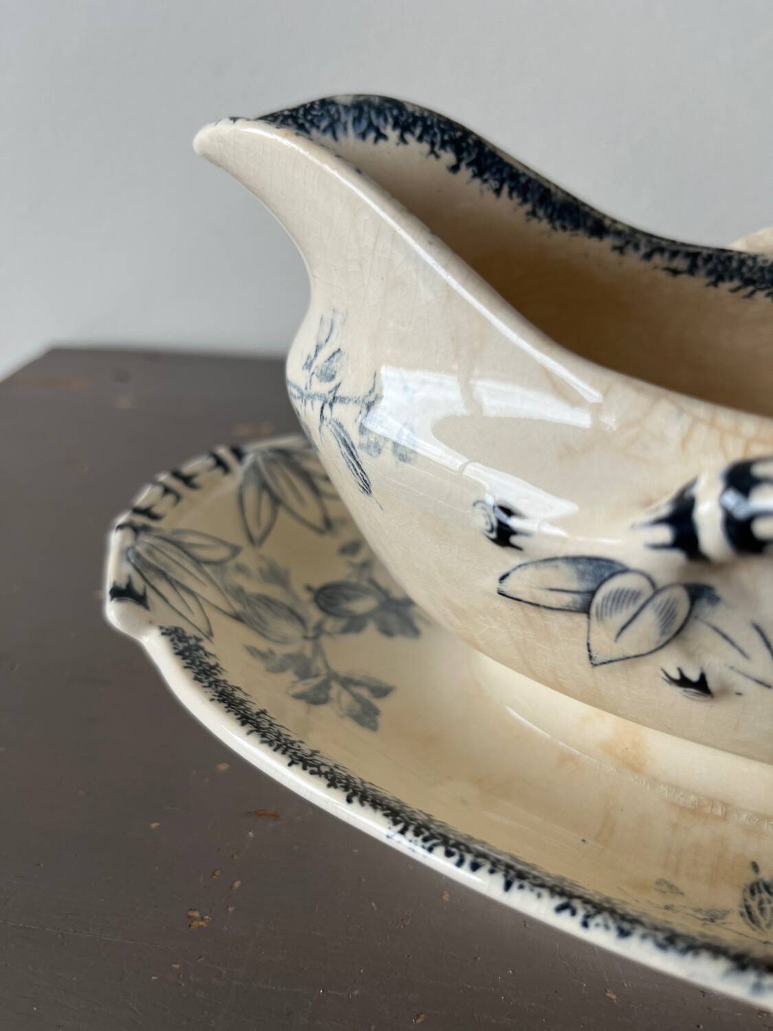 Sauce boat U & Cie Sarreguemines model “currants”