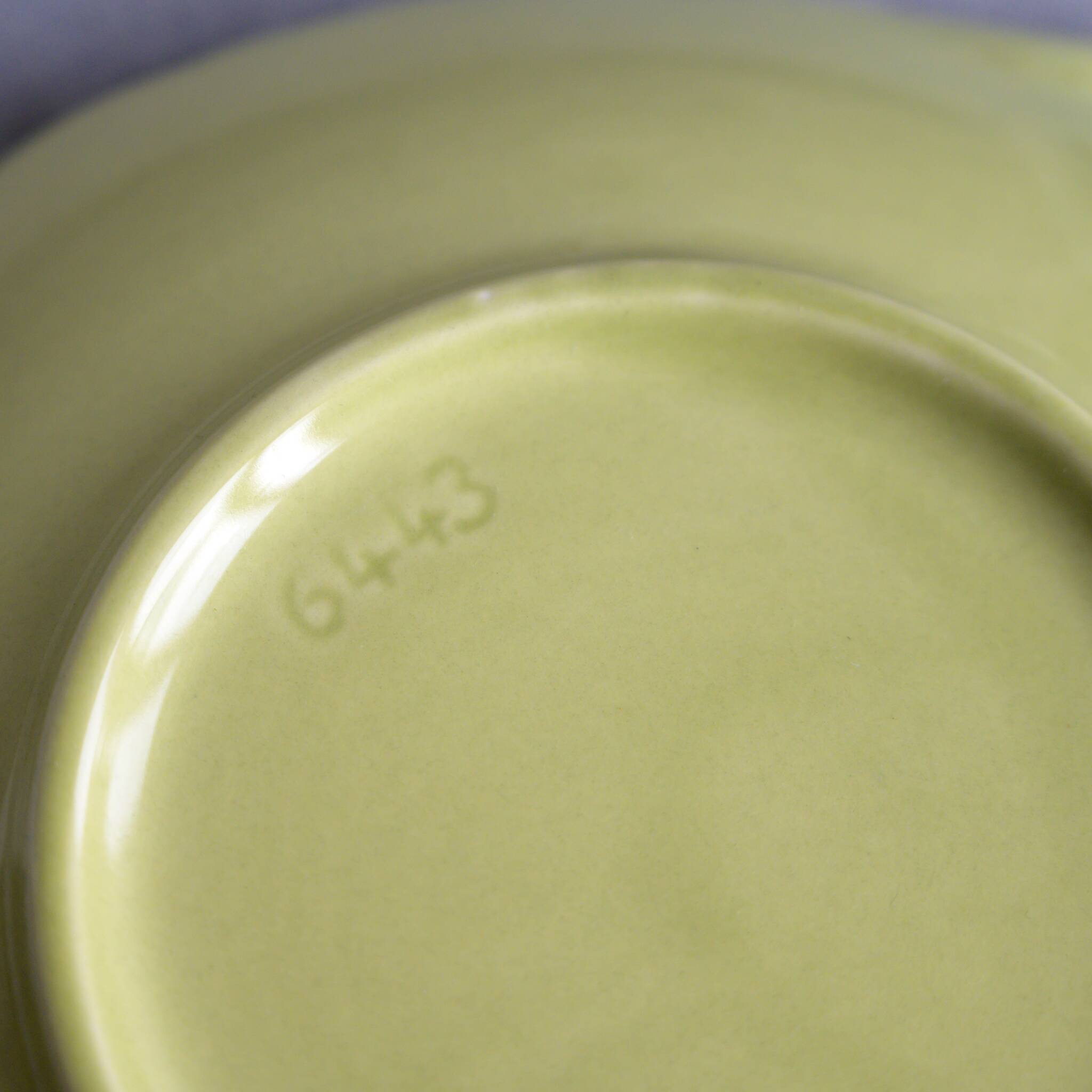 Small salad bowl with handles, lime green color. Numbered 6443. l25 L20 cm.