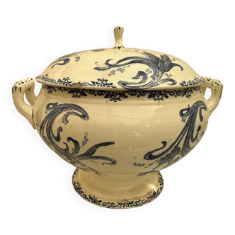 Earthenware tureen from Ghien 19th century