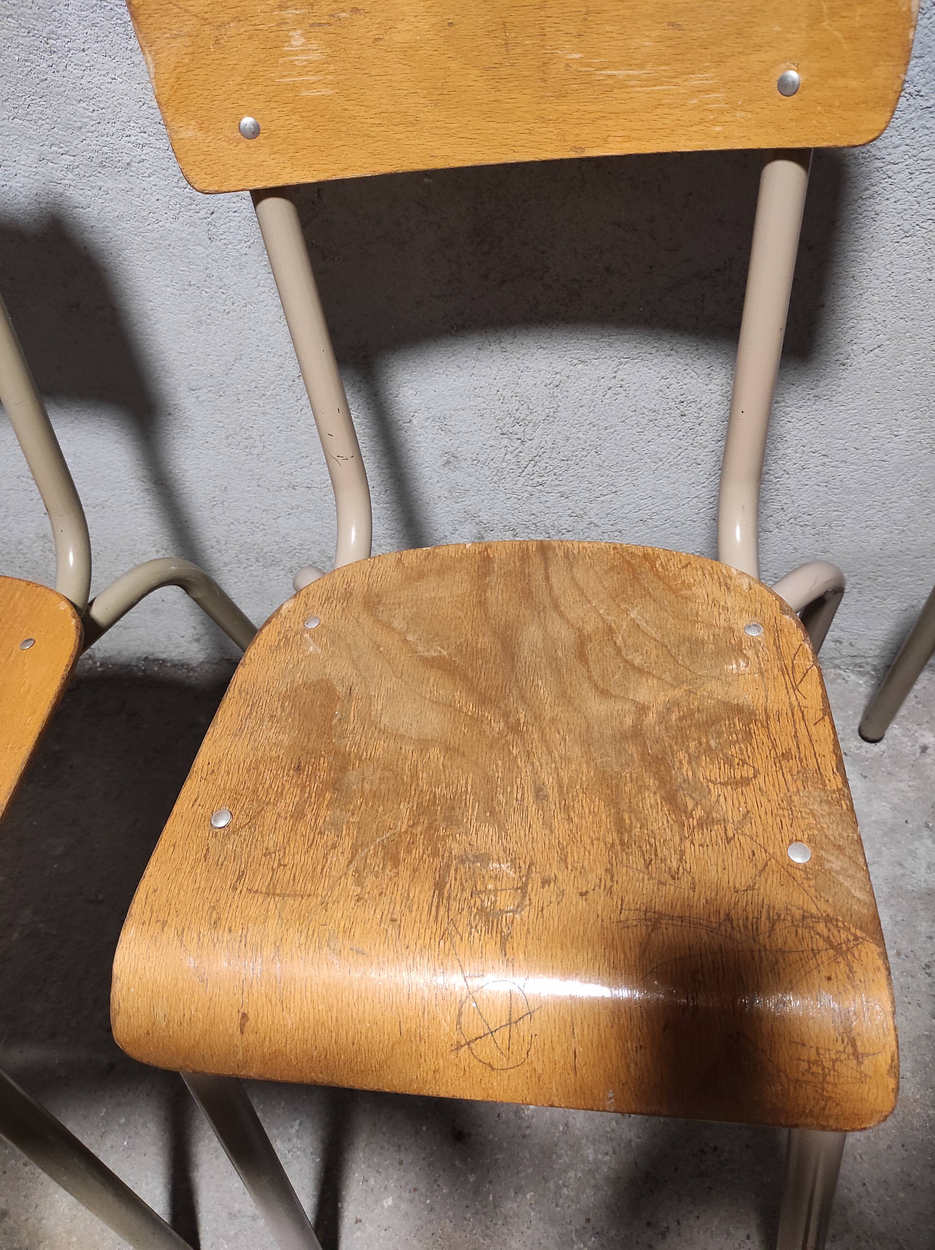 Lot of 6 school chairs