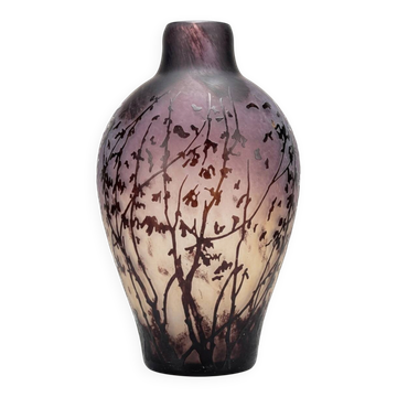 Vase en verre gravé à l'acide au décor de branches