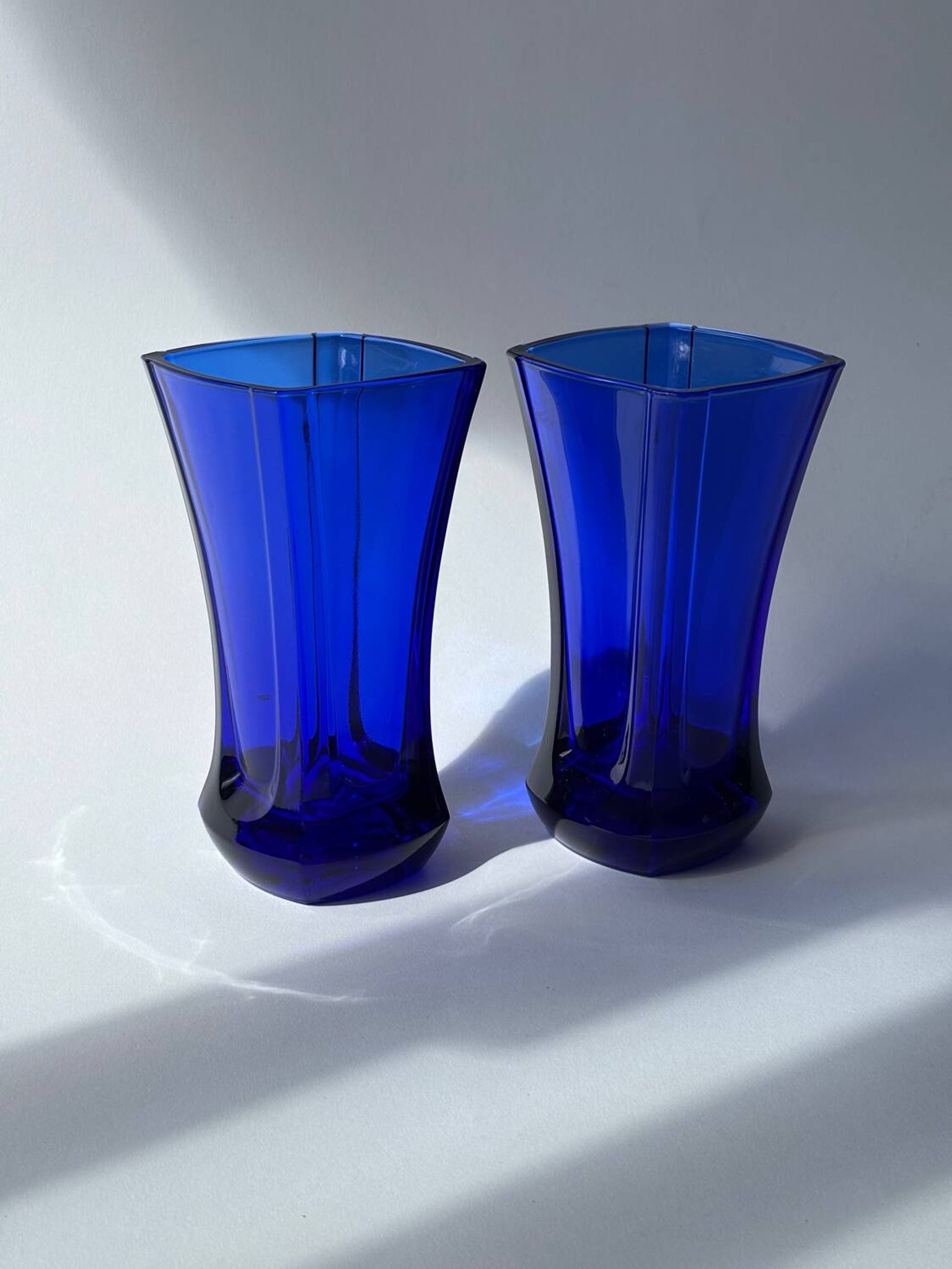 Vases en verre bleu cobalt vintage