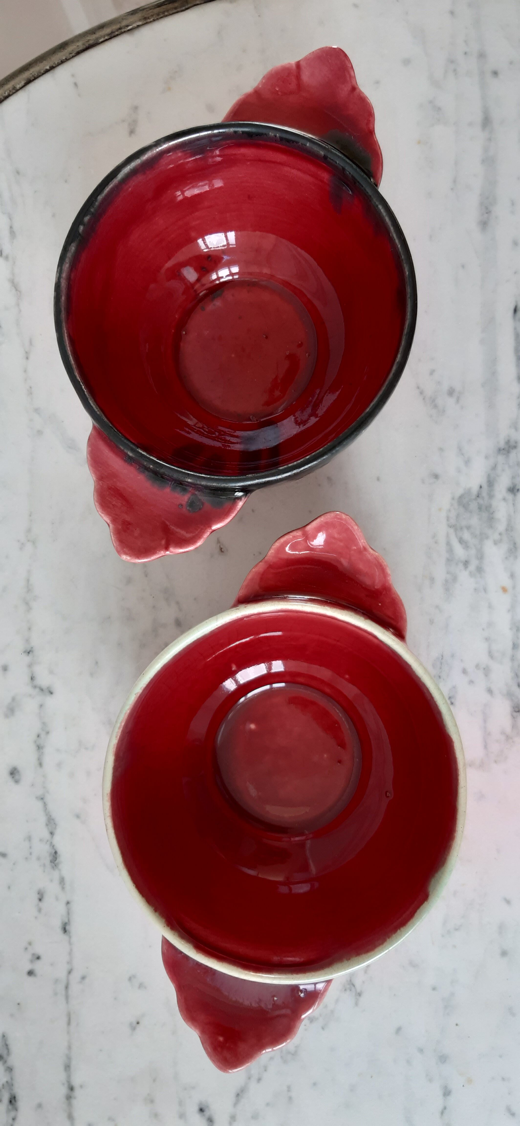 Duo of stoneware bowls with burgundy and blue ears 30s-40s