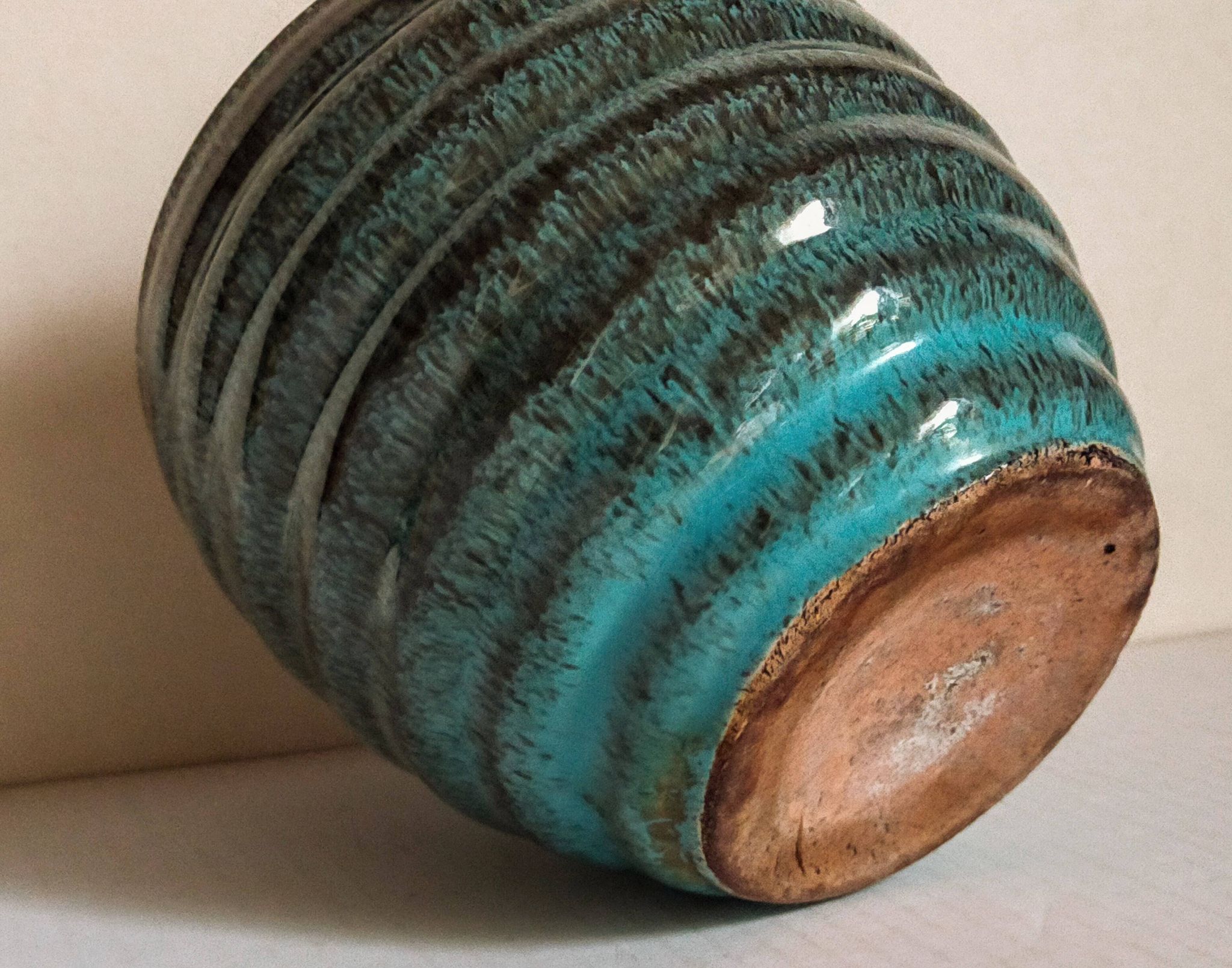 Ceramic planter with speckled enamel gadroons from the 1940s