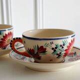 Lot de 2 tasses + soucoupes HB Quimper décor floral F436 – Peintes main