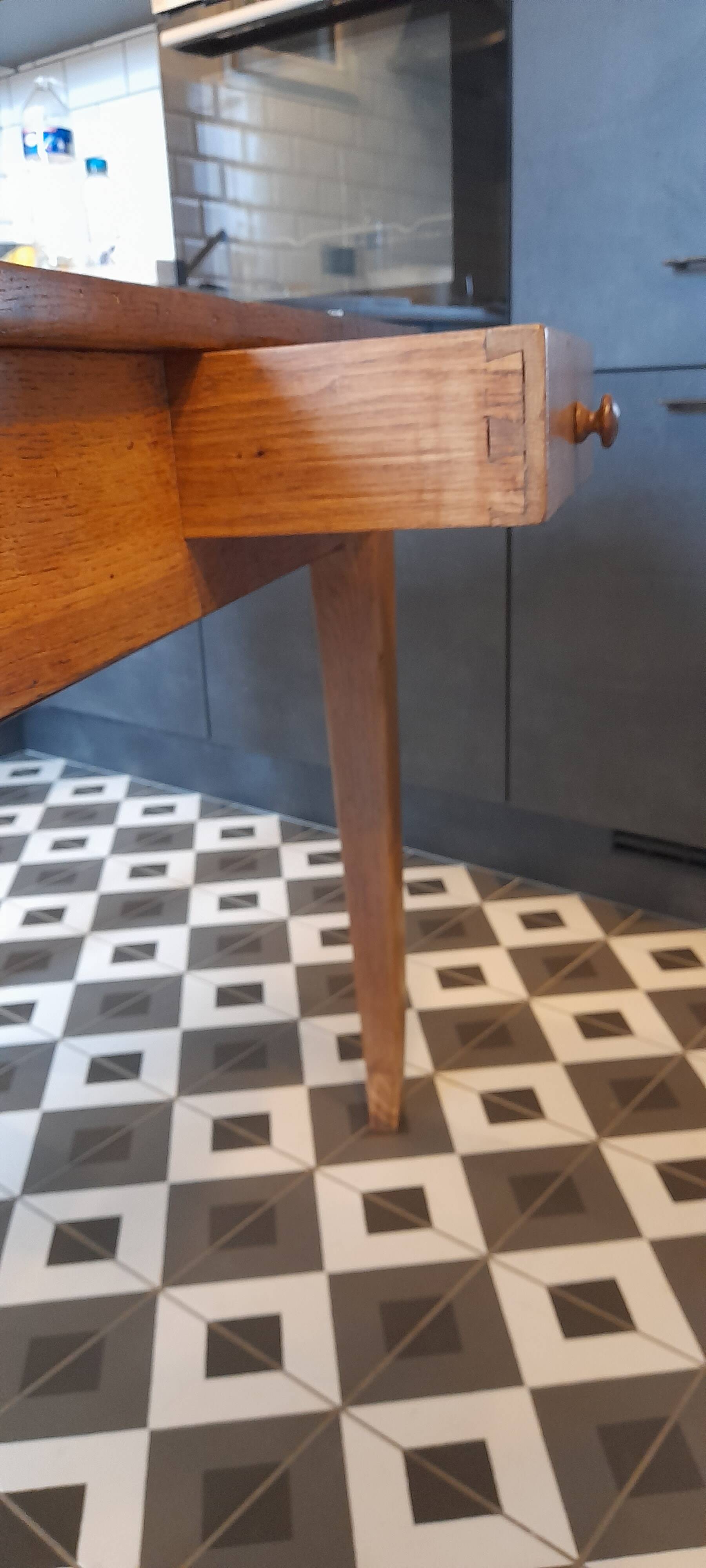 Brionnaise solid oak farm table