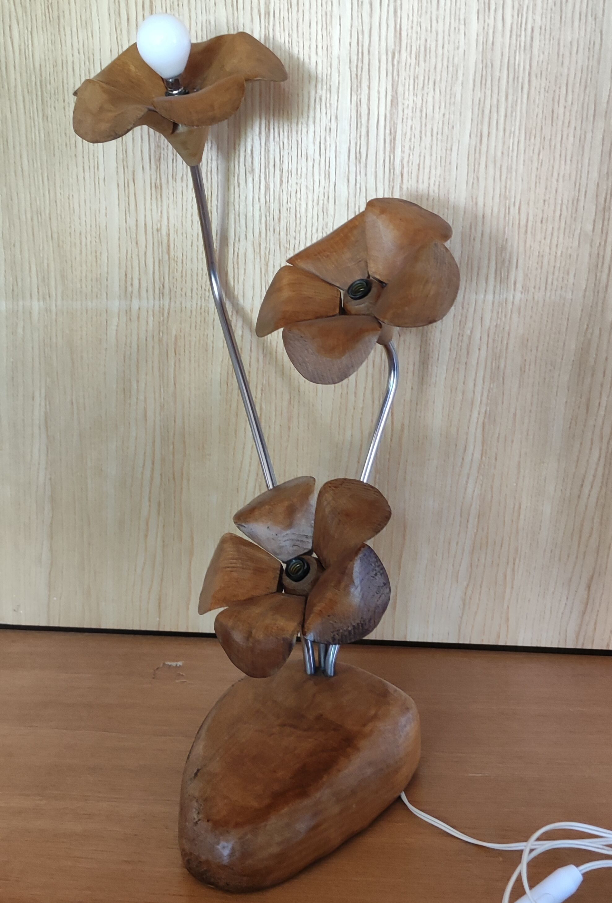 Floral lamp design in wood