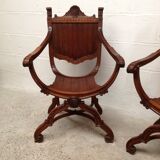 Paire de fauteuils anciens curules dit Dagobert en bois sculpté