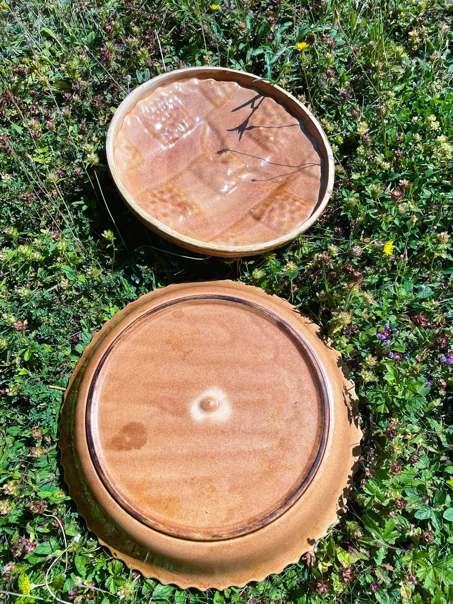 Trompe-l'oeil cherry pie dish