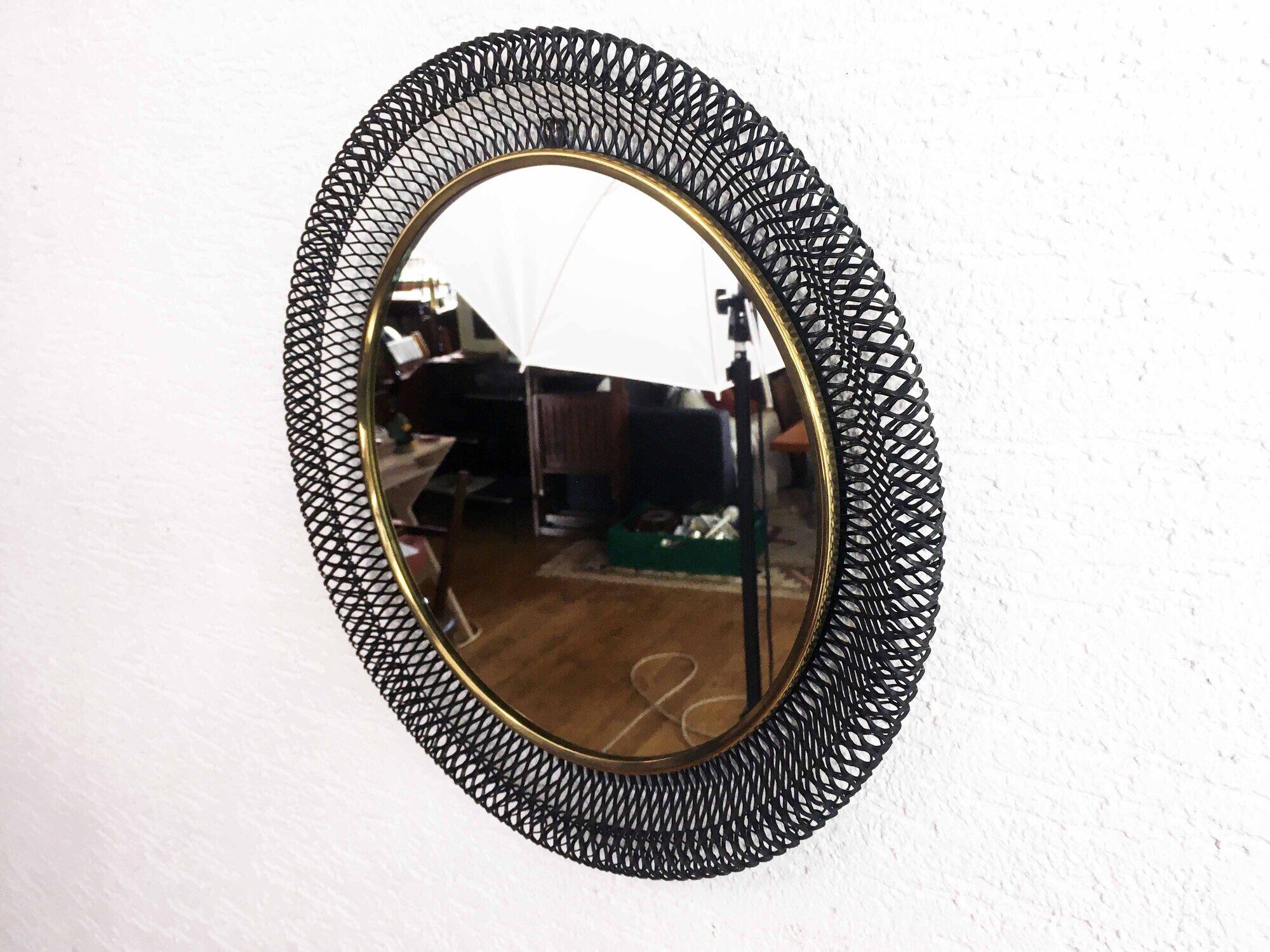 Miroir rond années 50 en métal et laiton