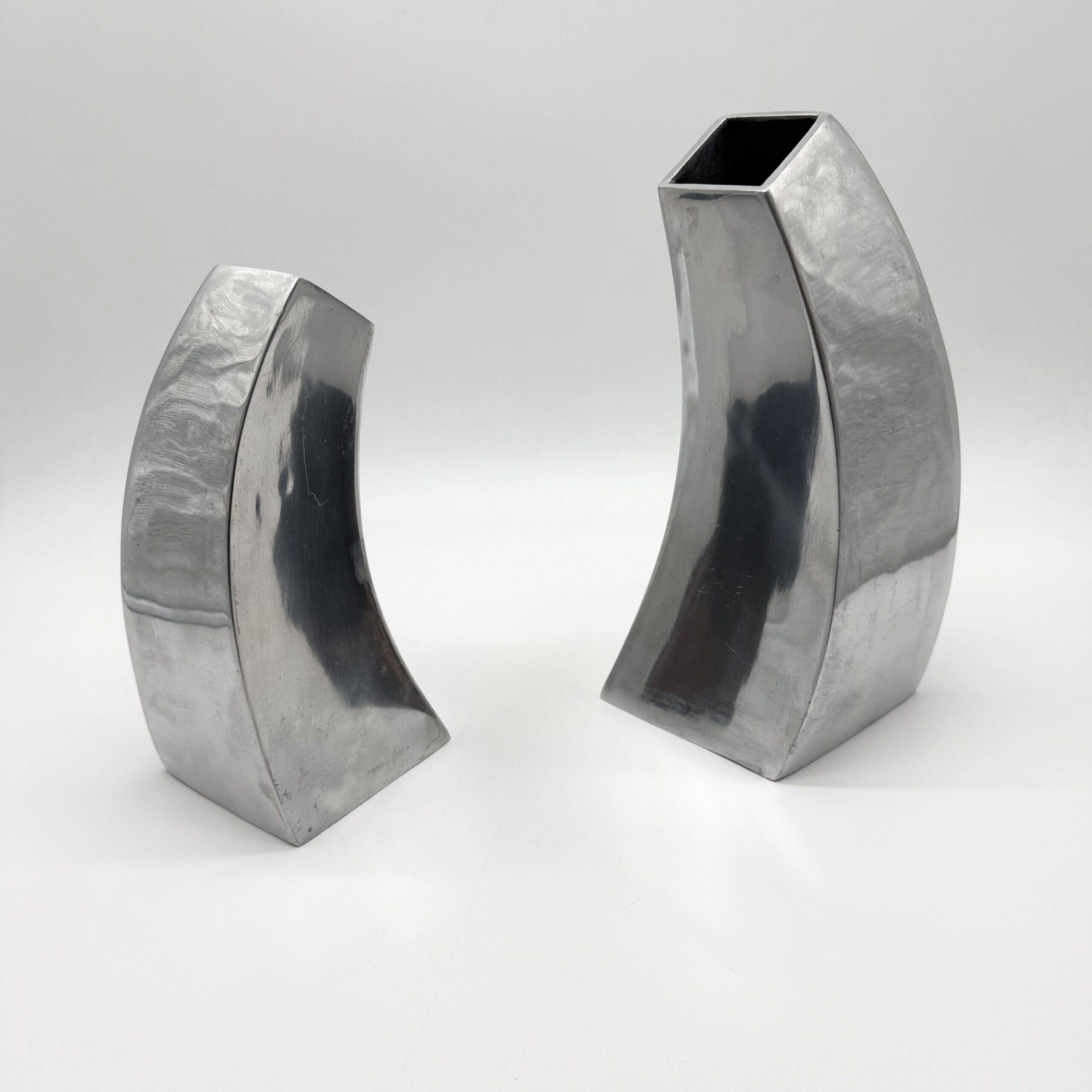 Pair of "Space Age" vases in aluminium cast – 1980s