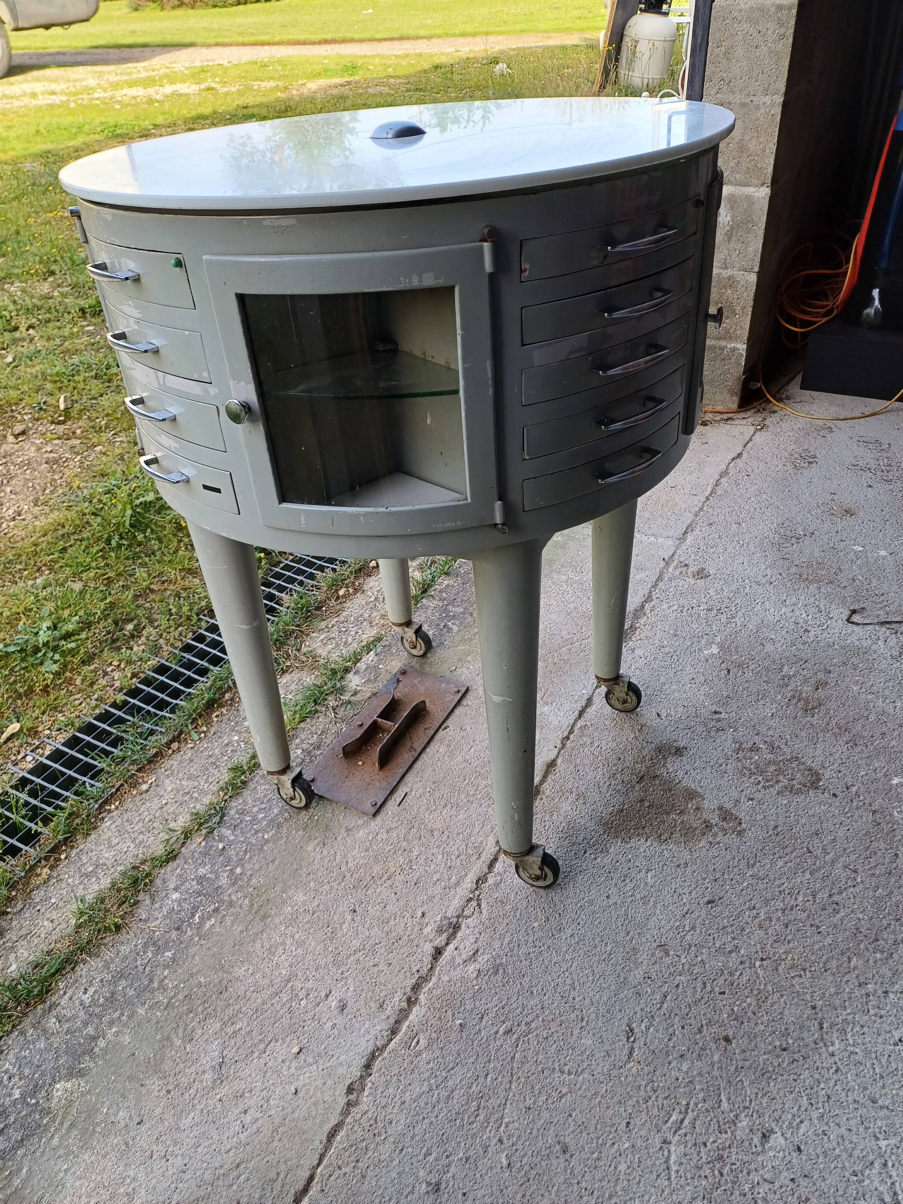 Girator dentist furniture from the 1950s