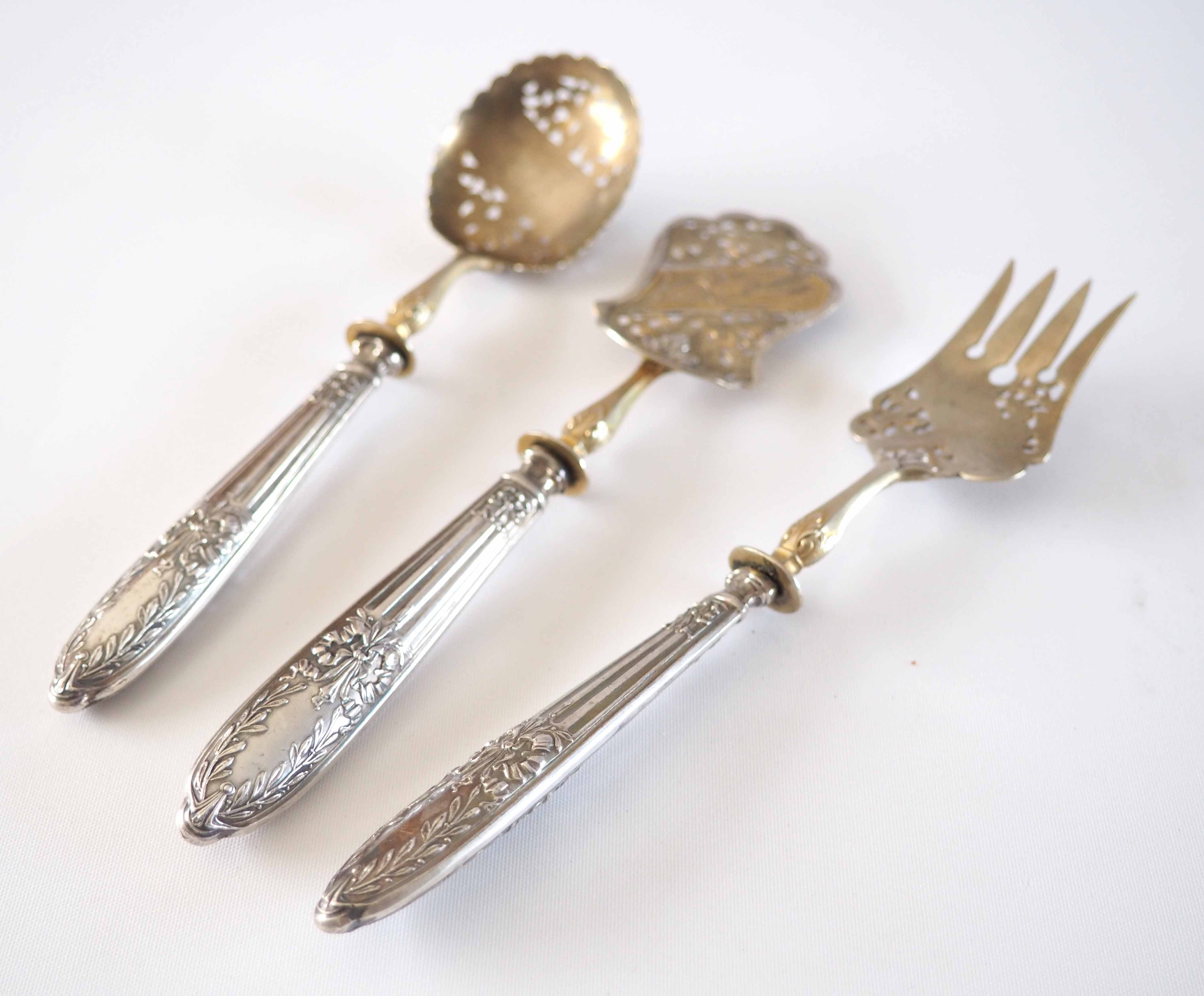 Set of dessert cutlery