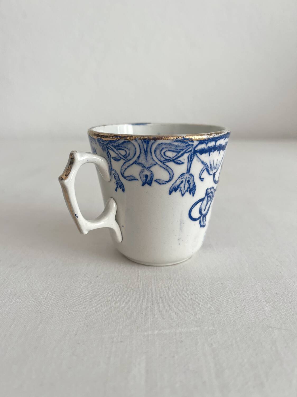 Saint Amand “Floral” old iron earth coffee cup