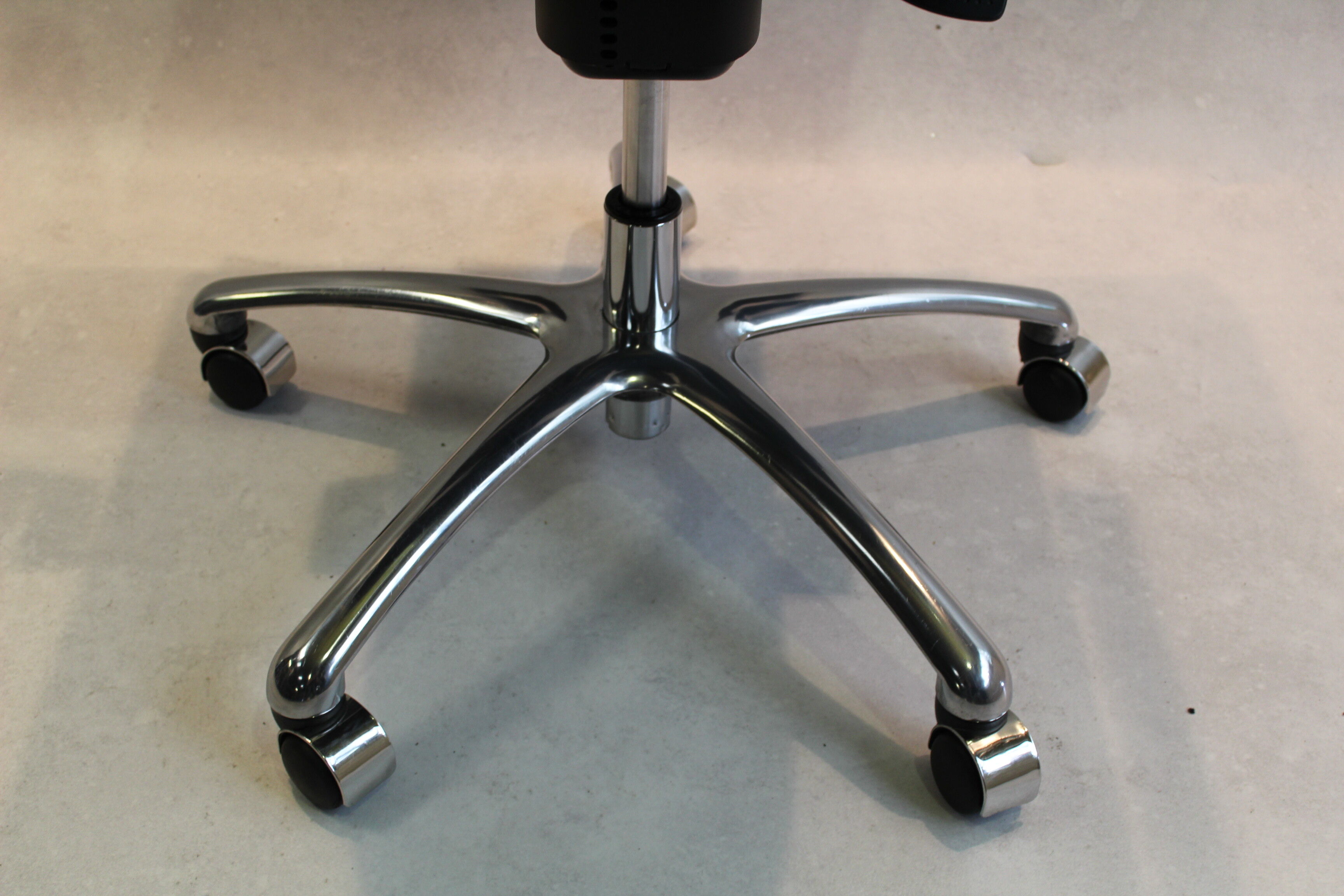 Leather and chrome office chair Luxy edition