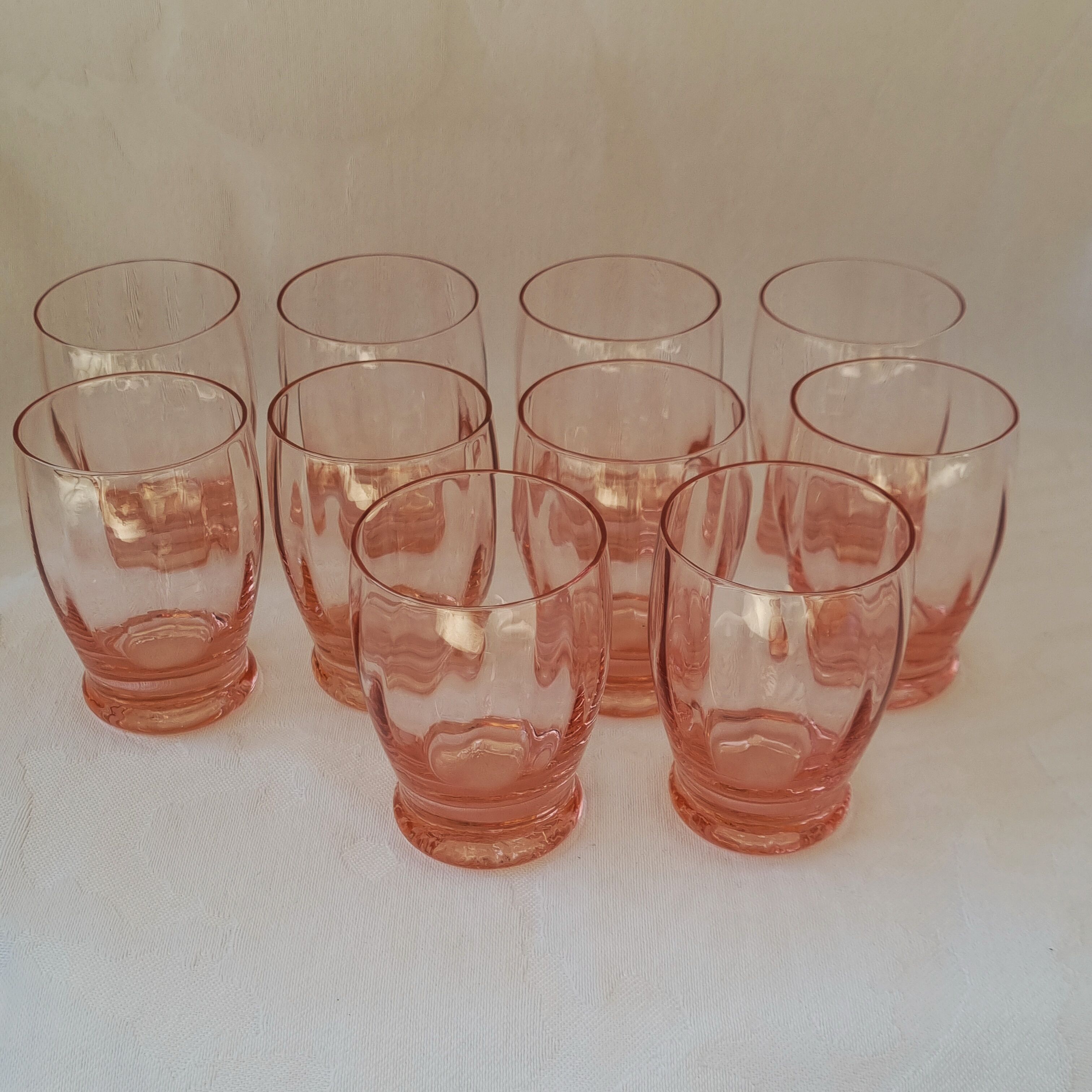 Set of 10 very fine glasses of pink color