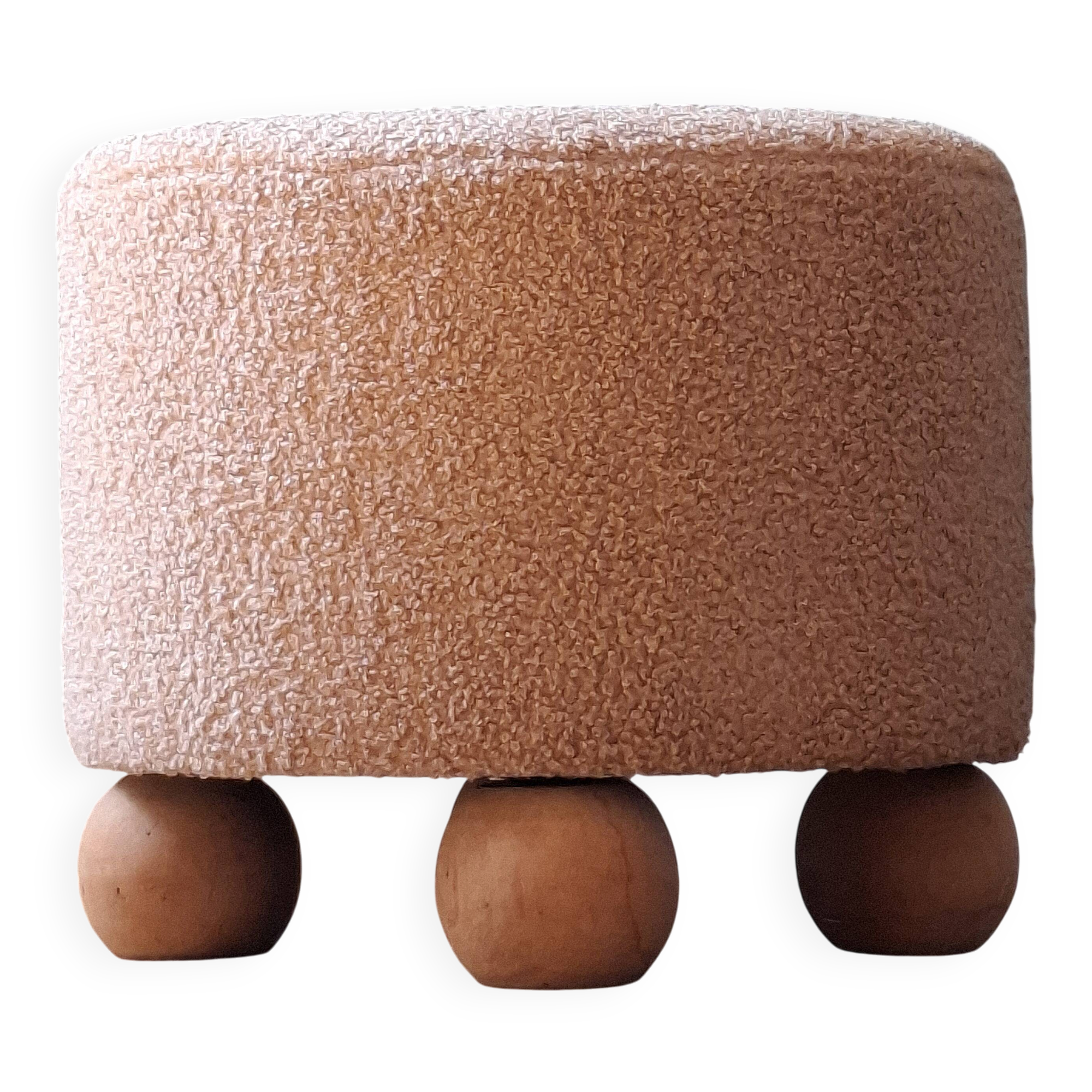 Pouffe foot balls