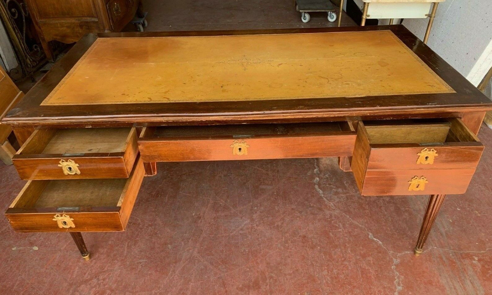 Flat desk with Louis XVI-style zippers in mahogany Top leather 20th century