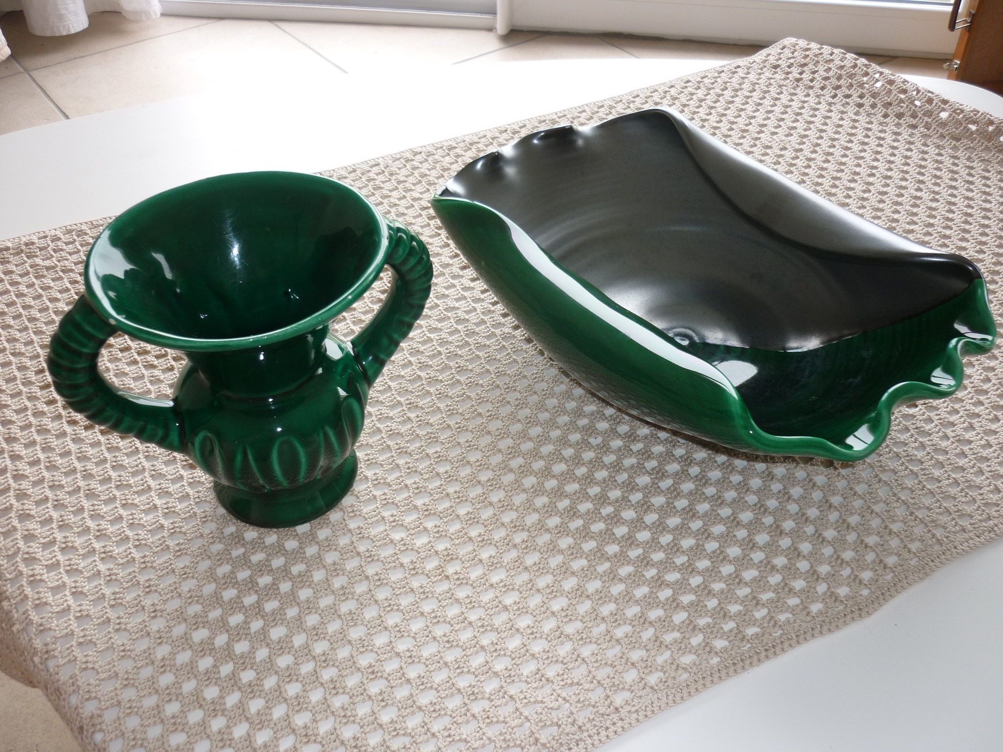 Coupe à fruits verte foncée et noire des années 1960
