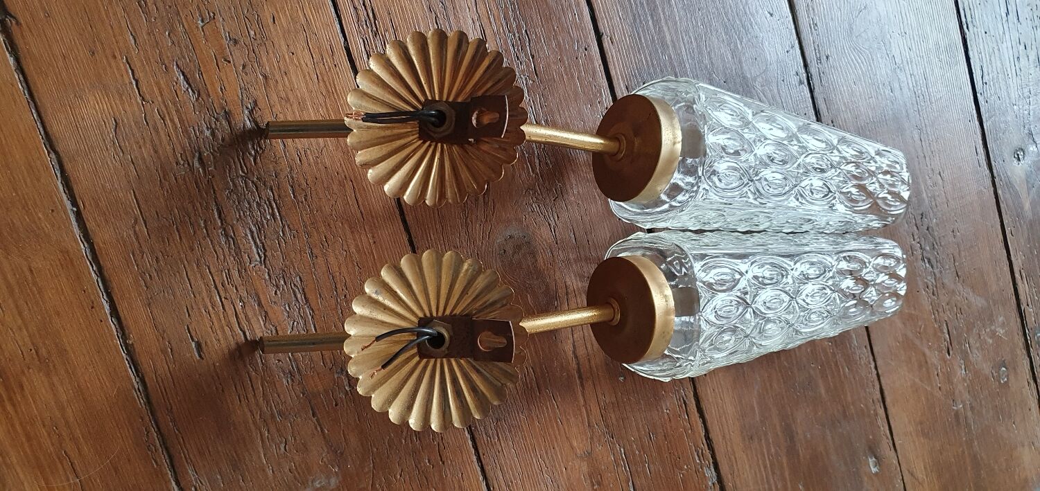 Pair of tulips and rosette wall lamp