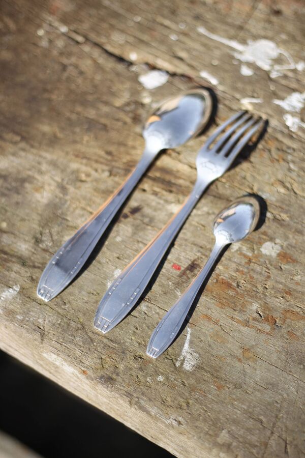 Ménagère art déco dans coffret, set de couverts métal argenté, table déco