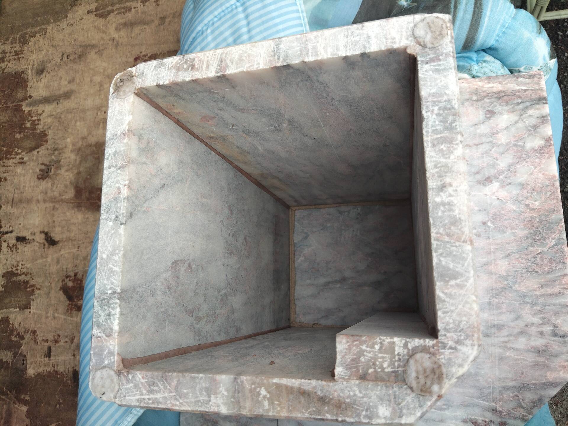 Sculptural coffee table in grey and pink marble – Vintage 1970s/1980s