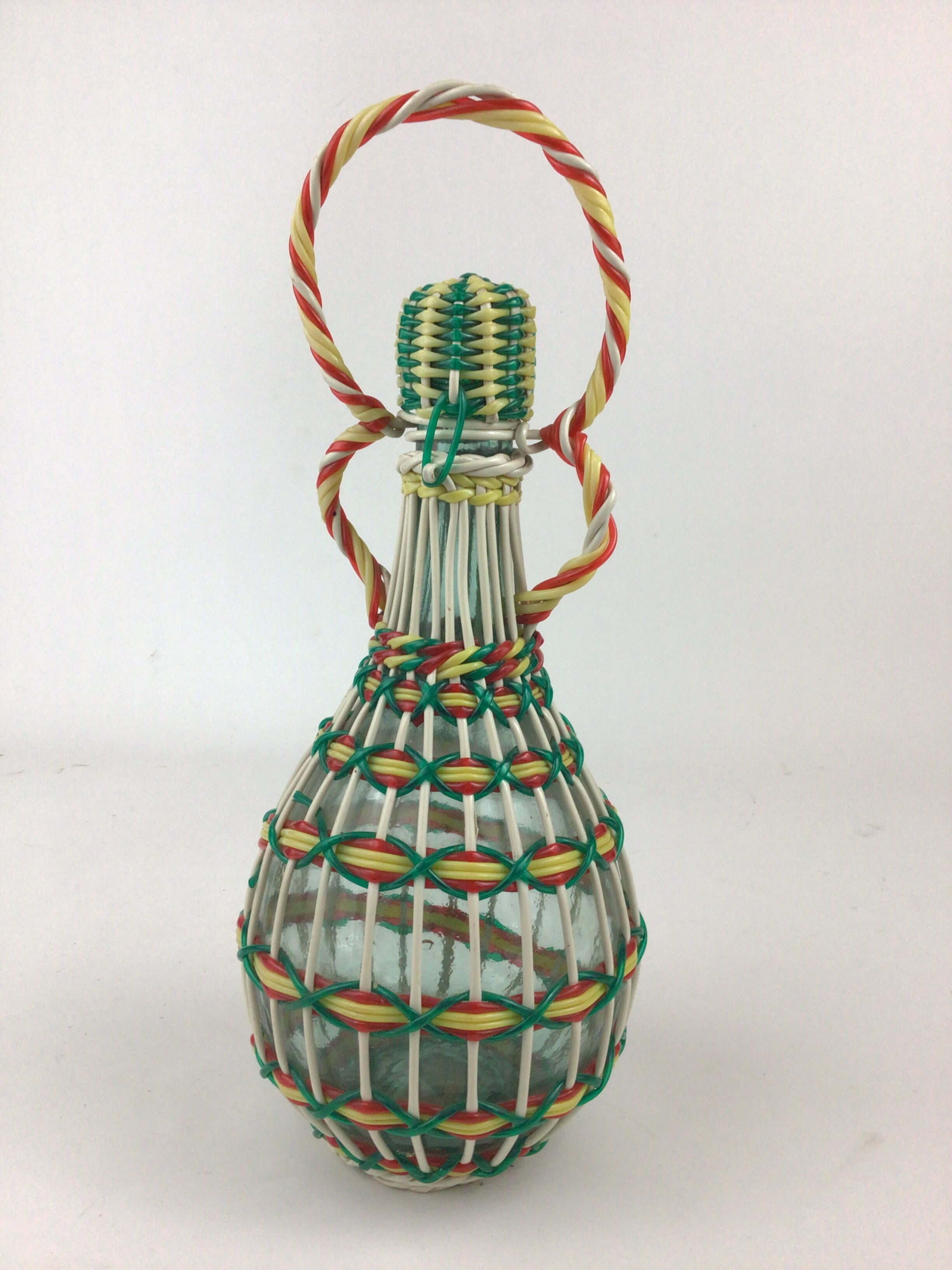 Scoubidou glass bottle