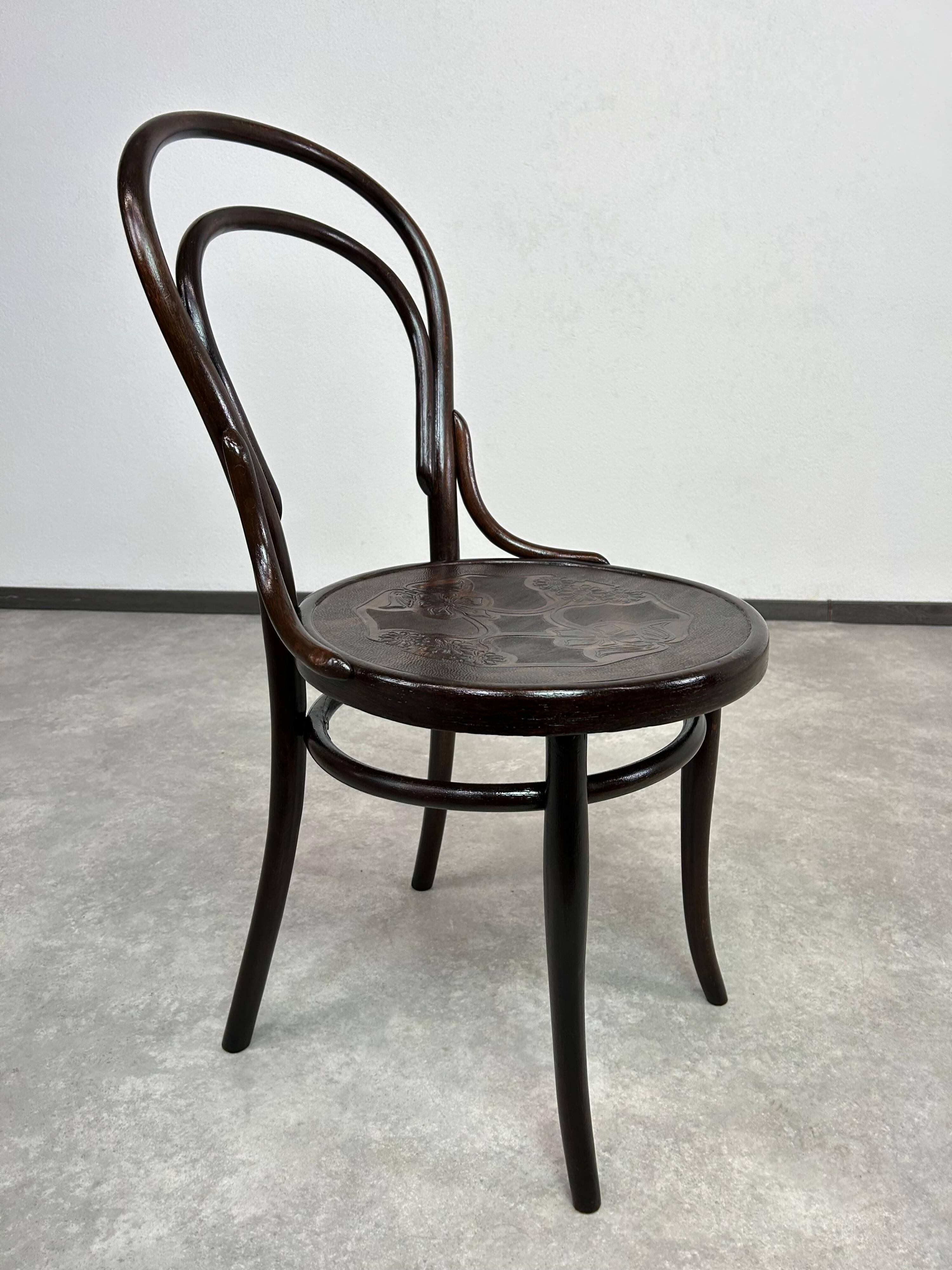 Bentwood dining chair No. 14 by Thonet