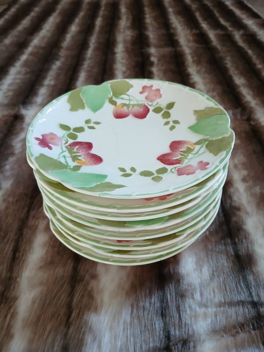 8 assiettes à dessert anciennes Choisy le Roi 
