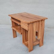 Petit bureau français du milieu du siècle en bois