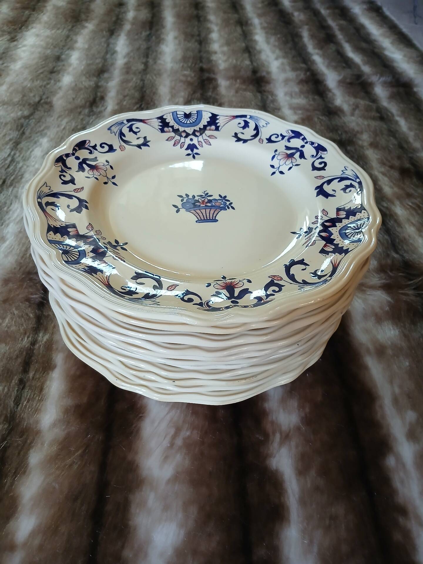 12 assiettes plates anciennes de Longchamp 