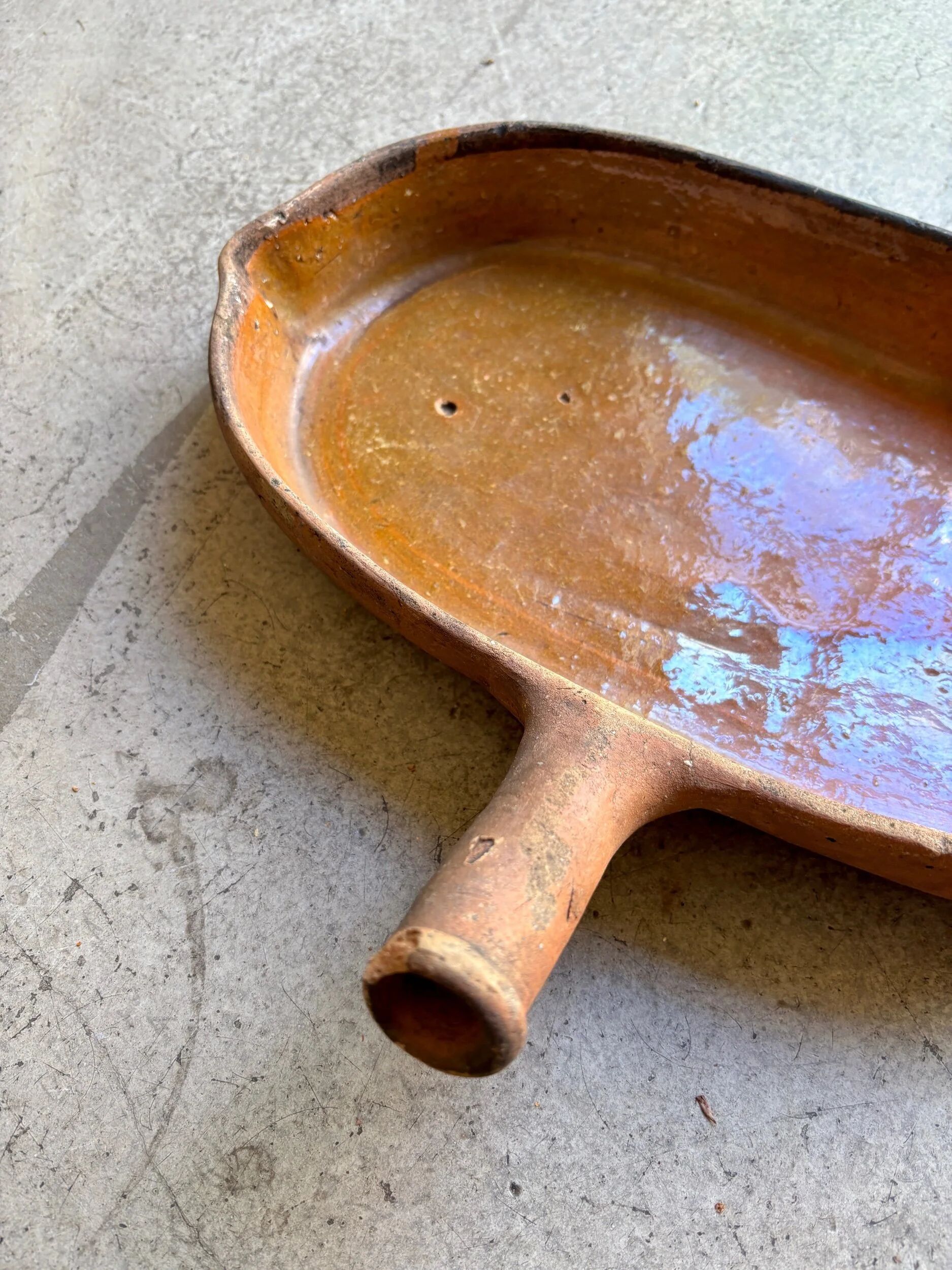 Embellished earthenware roasting dish number 1